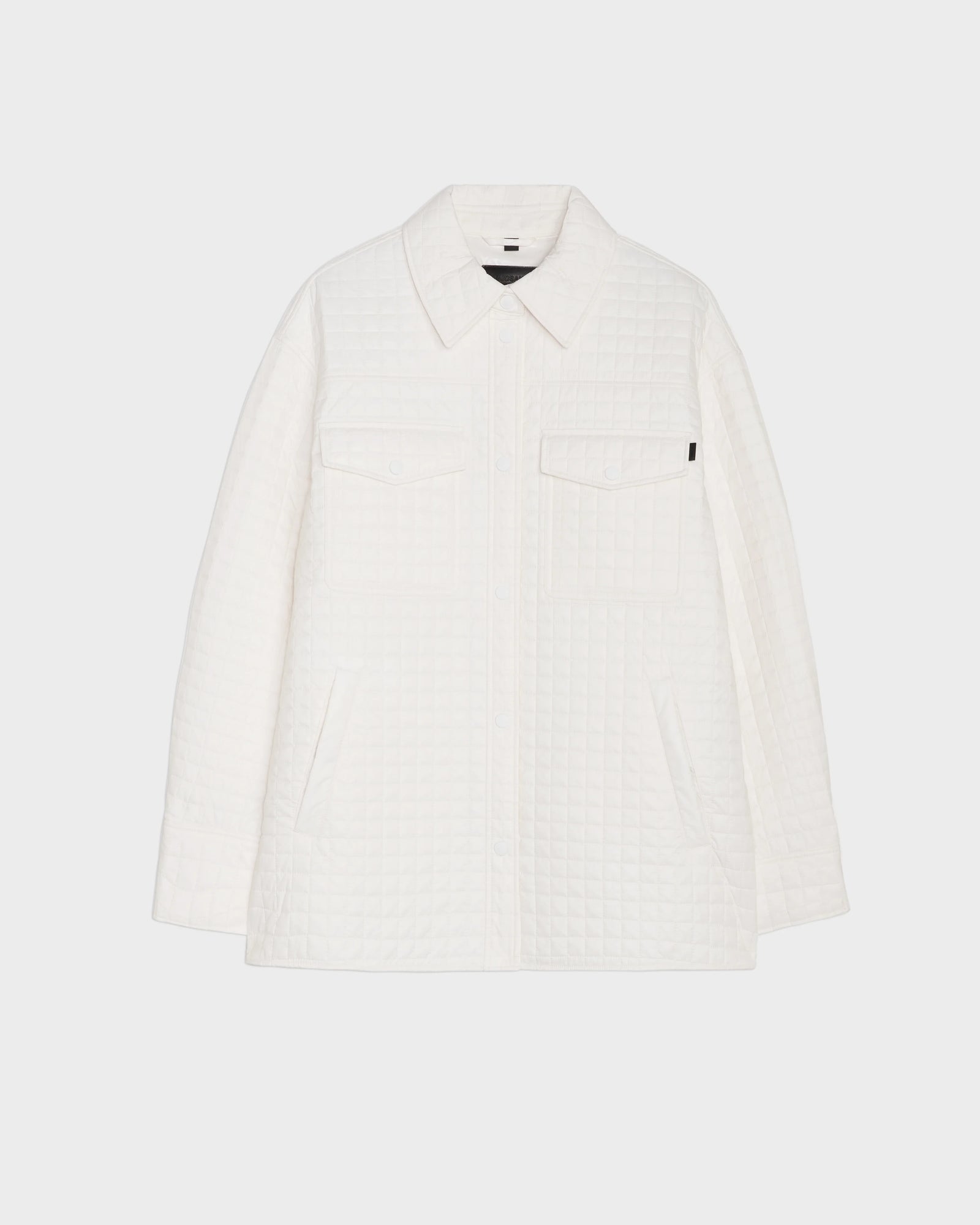 The Rudsak KERRY - 9124003 Eggshell M is a long-sleeve, quilted shirt jacket with a collar, eco-friendly insulation, two chest pockets with flaps, and two side slit pockets, shown on a plain white background.