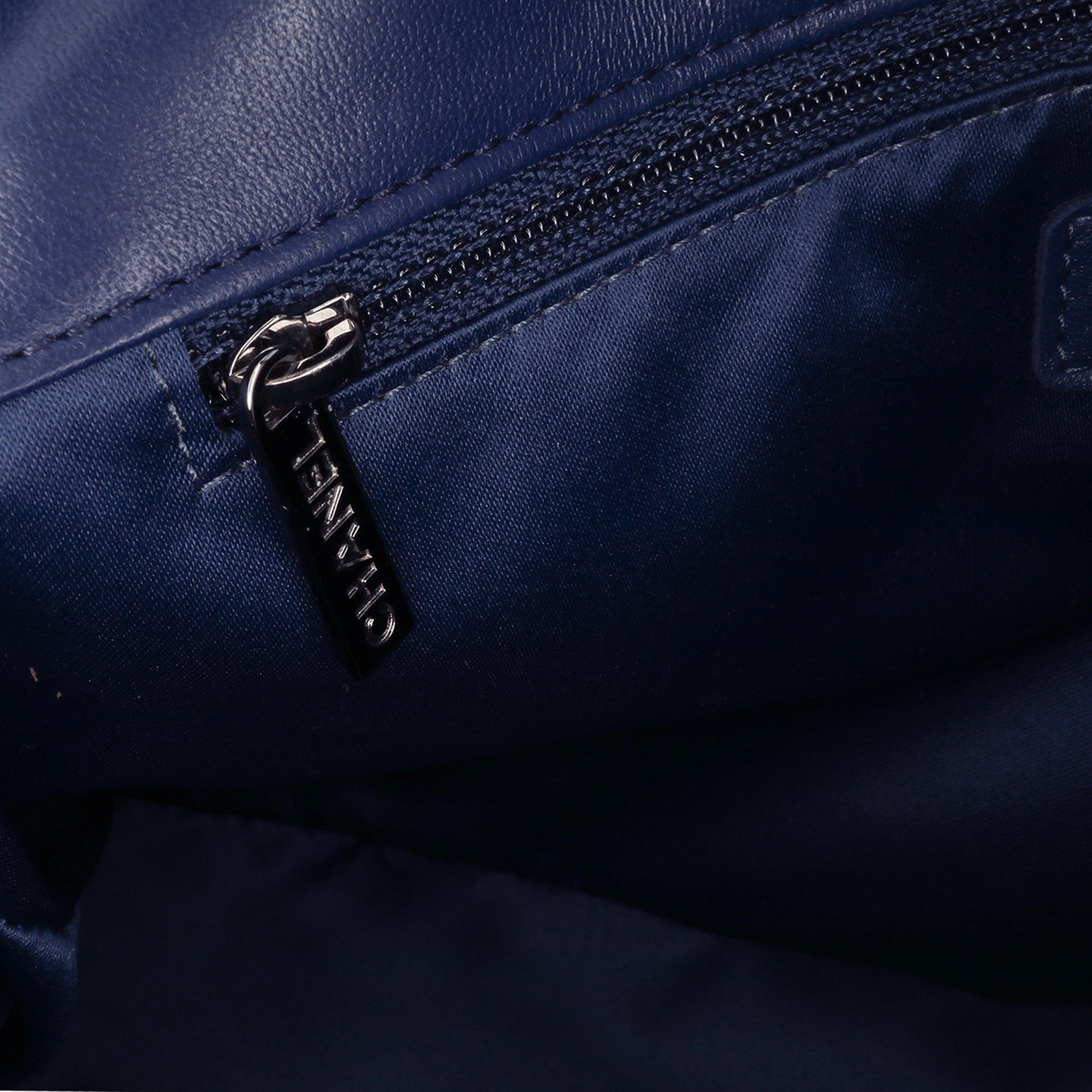 Chanel | Pre-Owned Large Lambskin CC Crossing Flap | Blue/Dark Blue