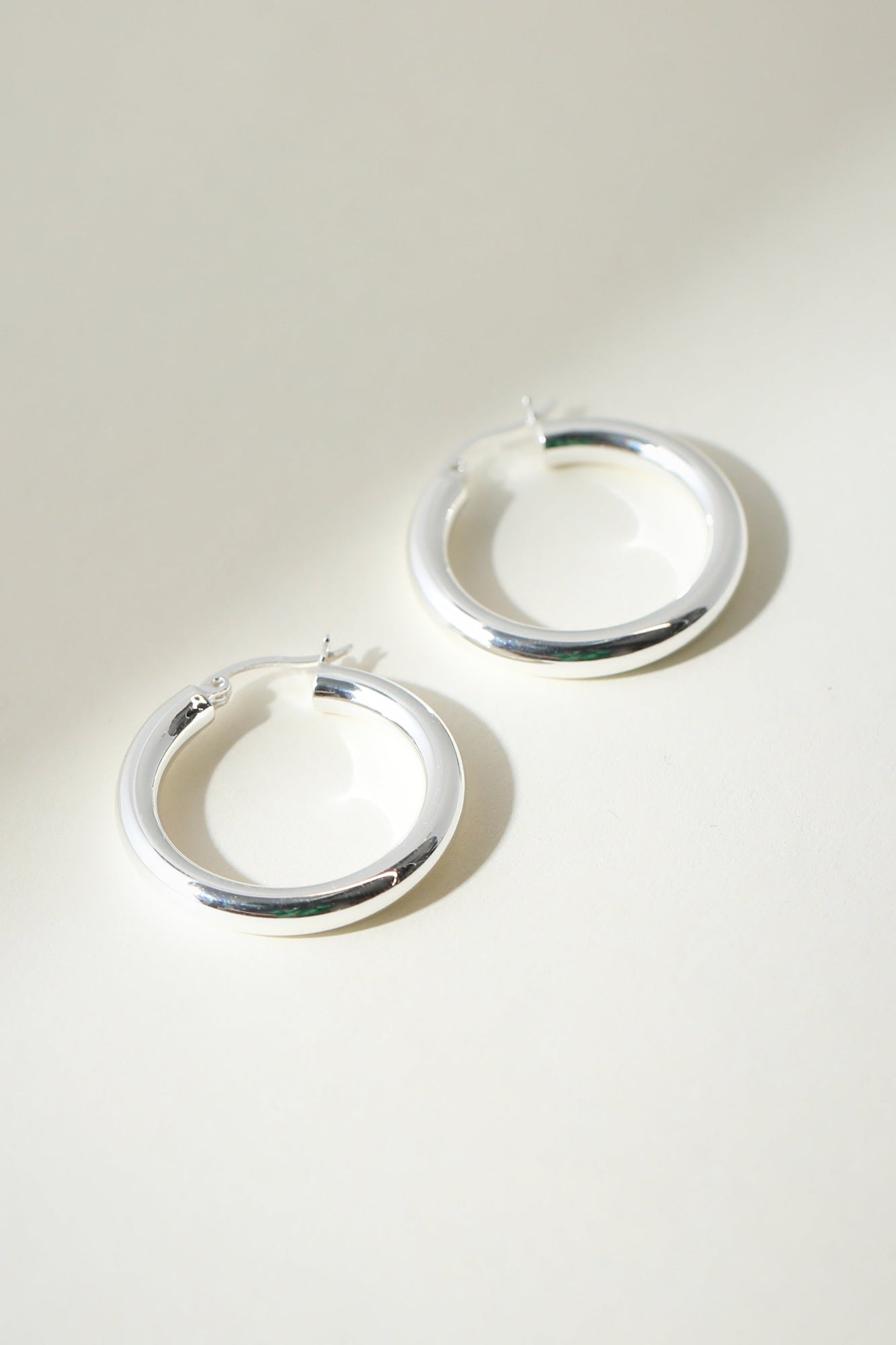 The Large Ravello Hoops | Rhodium Plated Brass