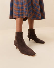 Color: Brown