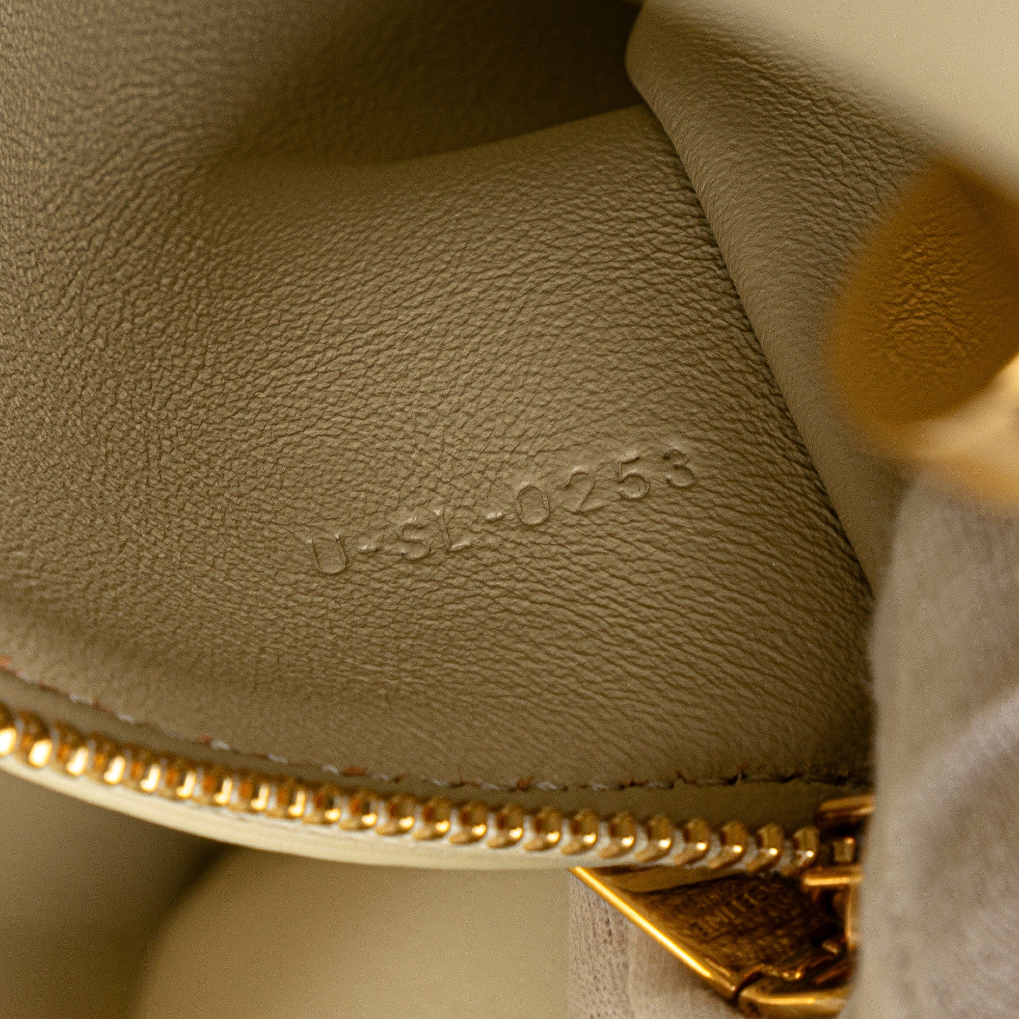 Celine | Pre-Owned Smooth Calfskin Soft 16 Cabas | White/Ivory