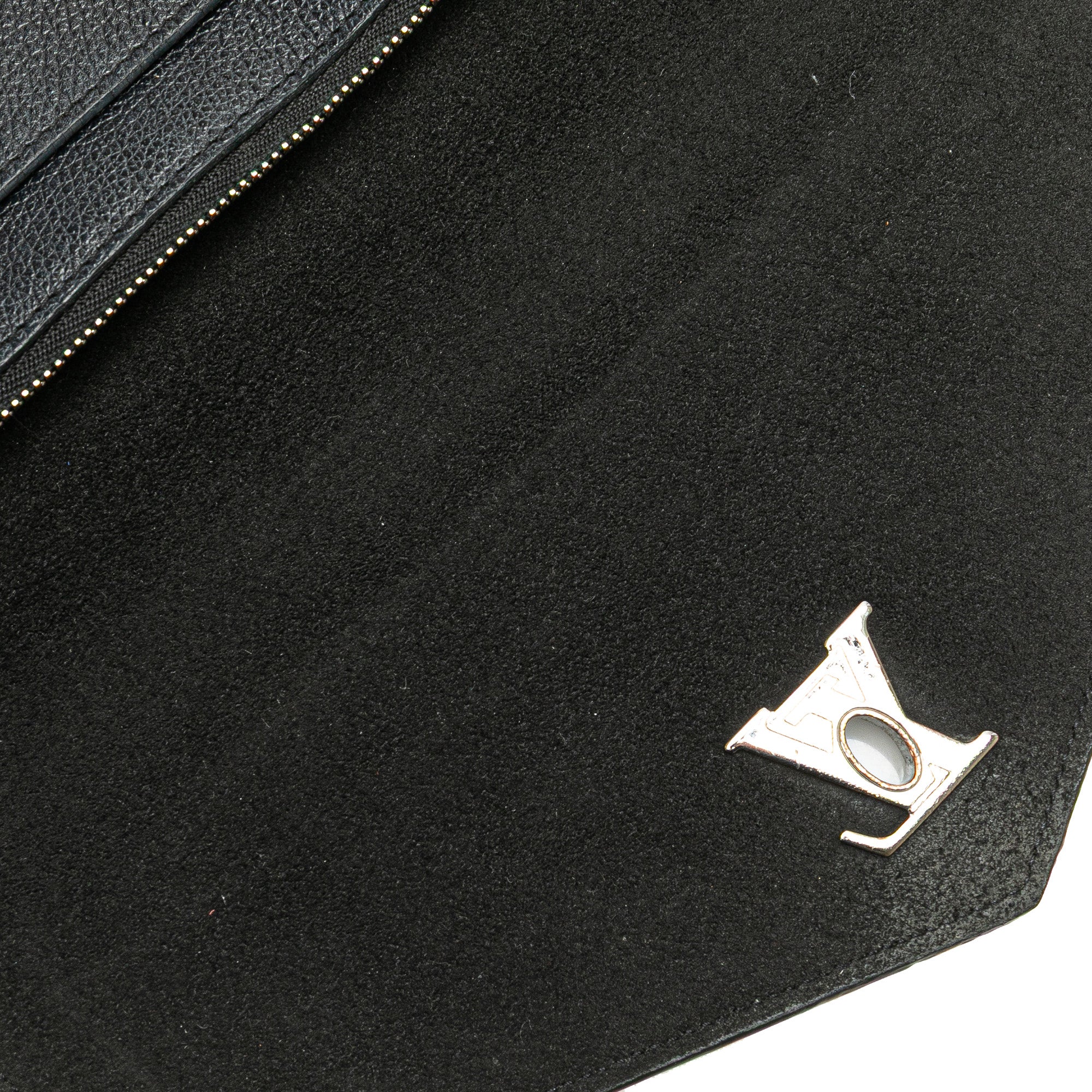 Louis Vuitton | Pre-Owned MyLockMe Chain Pochette | Black