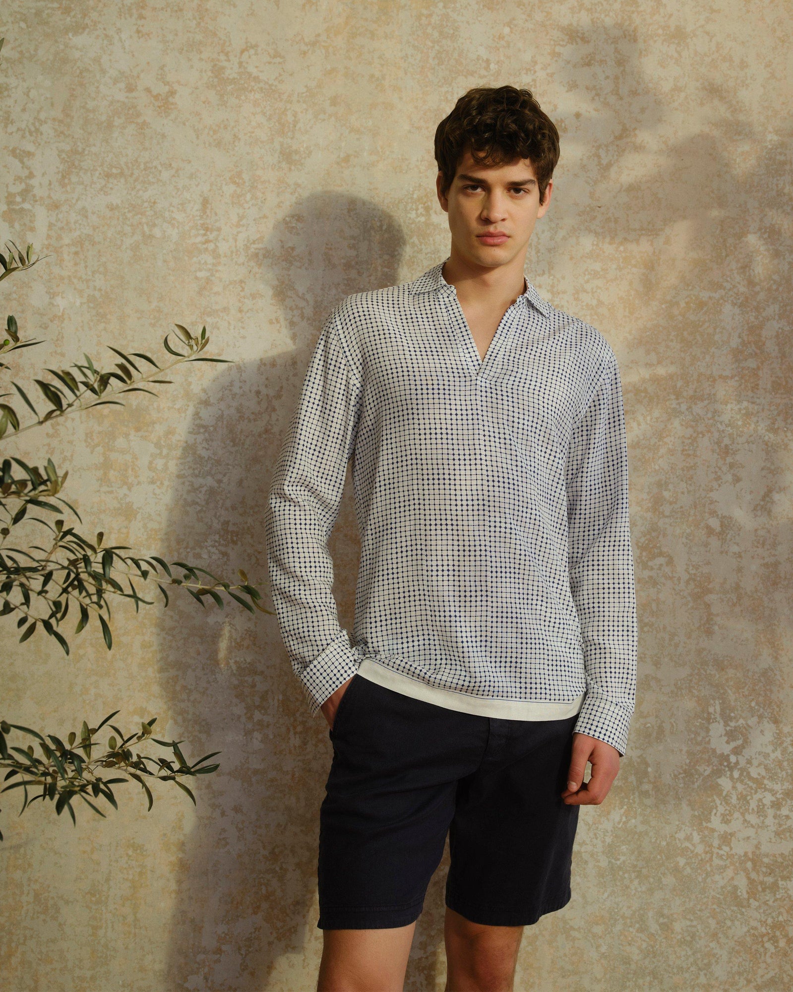 Ridley Linen White Sand/Azul Blue Tiescape Print Relaxed Fit Overhead Shirt | White Sand/Azul Blue