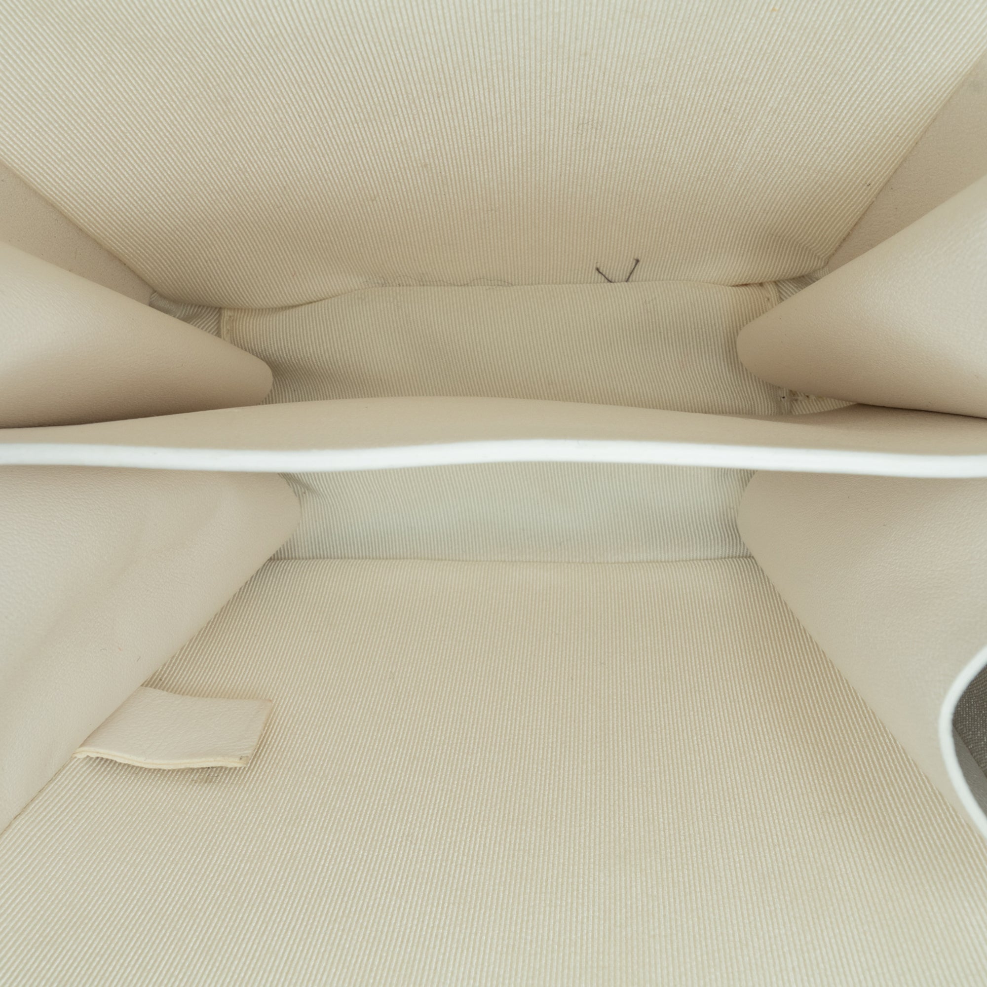 Chanel | Pre-Owned CC Lambskin Round Handle Camera Case | White