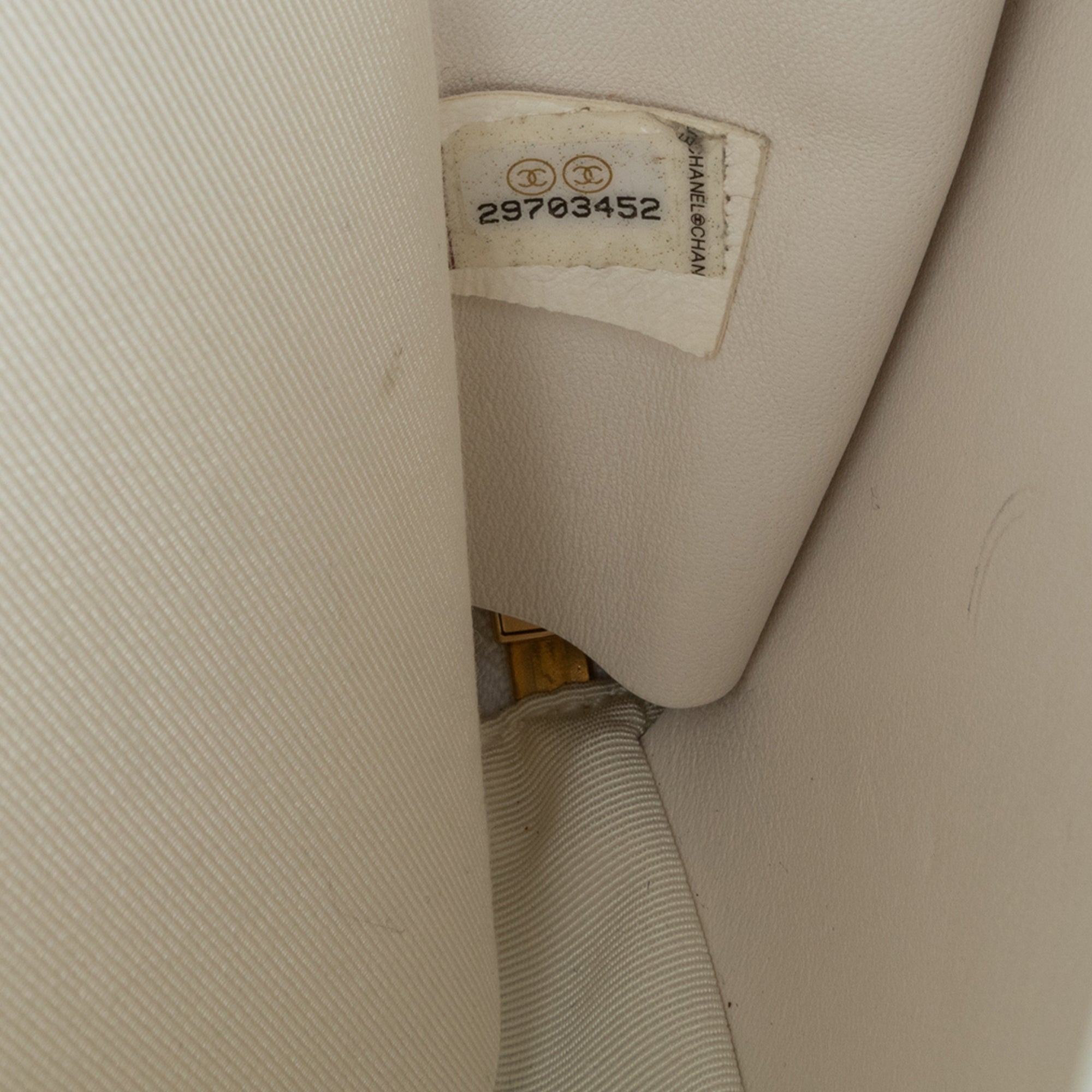 Chanel | Pre-Owned CC Lambskin Round Handle Camera Case | White