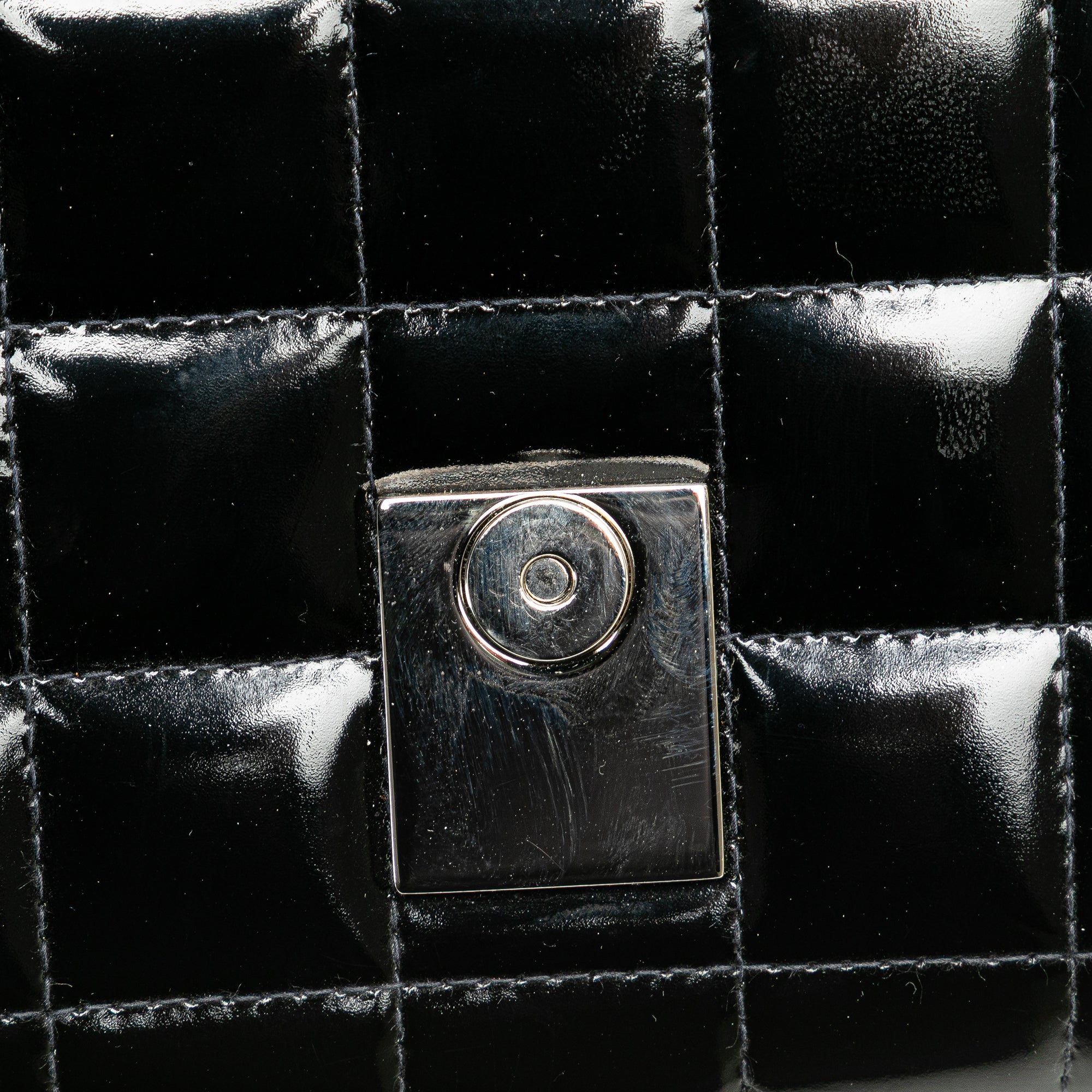 Chanel | Pre-Owned CC Chocolate Bar Patent Clutch on Chain | Black