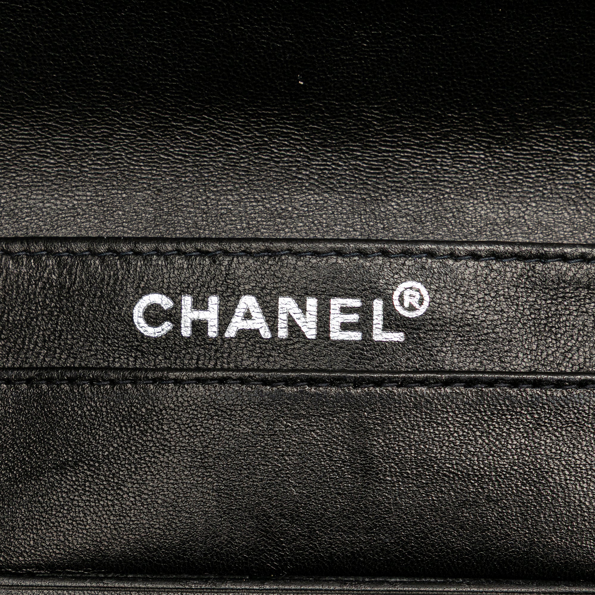 Chanel | Pre-Owned CC Chocolate Bar Patent Clutch on Chain | Black