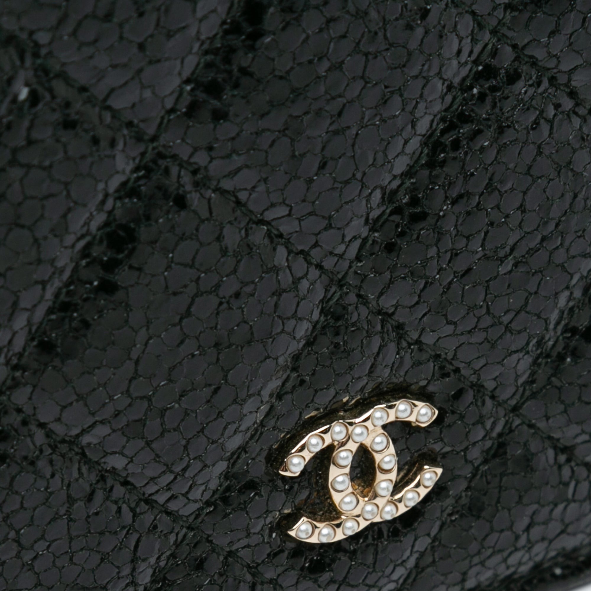 Chanel | Pre-Owned Quilted Crackled Patent Pearl Strap Wallet On Chain | Black