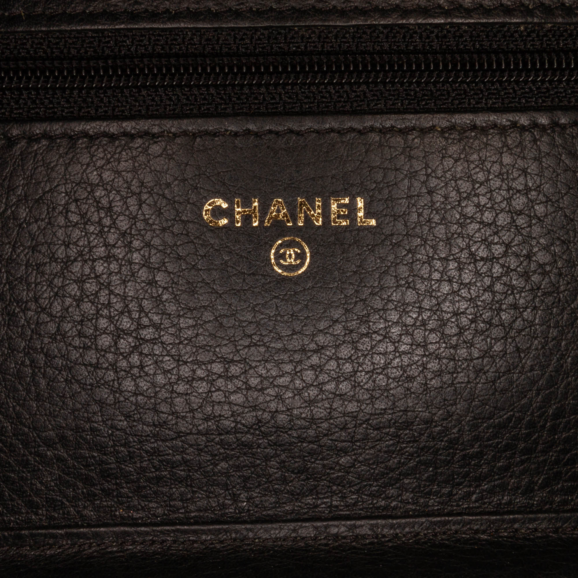 Chanel | Pre-Owned Studded Leather Wallet on Chain | Black