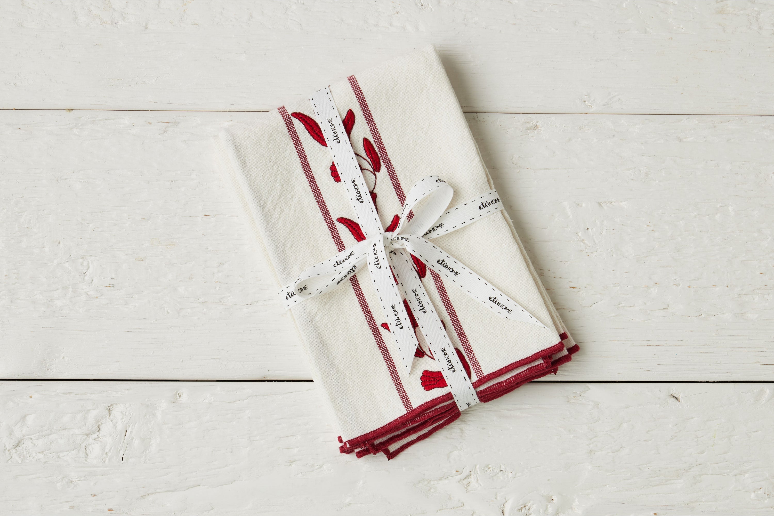QMN113UR9 etuhome Dinner Napkins Merlot Red Tulip Set of 4
