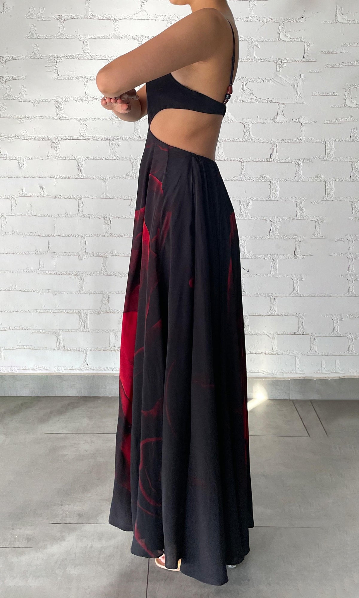 Rococo Sand | Naia Viscose Natural Crepe Maxi Dress | Black Red