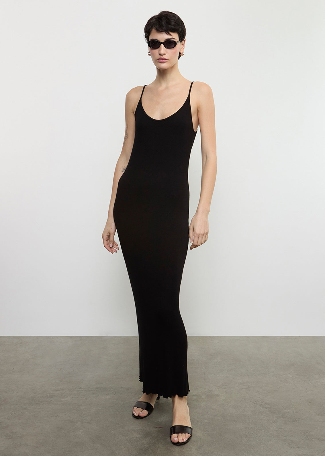 Silk Rib Lettuce Edge Dress | Black