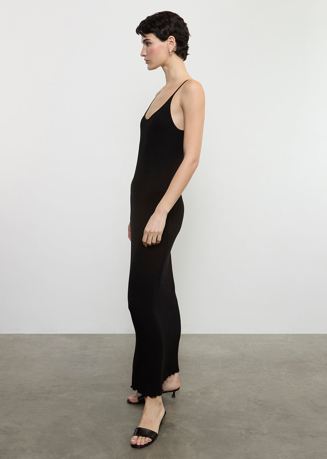 Silk Rib Lettuce Edge Dress | Black