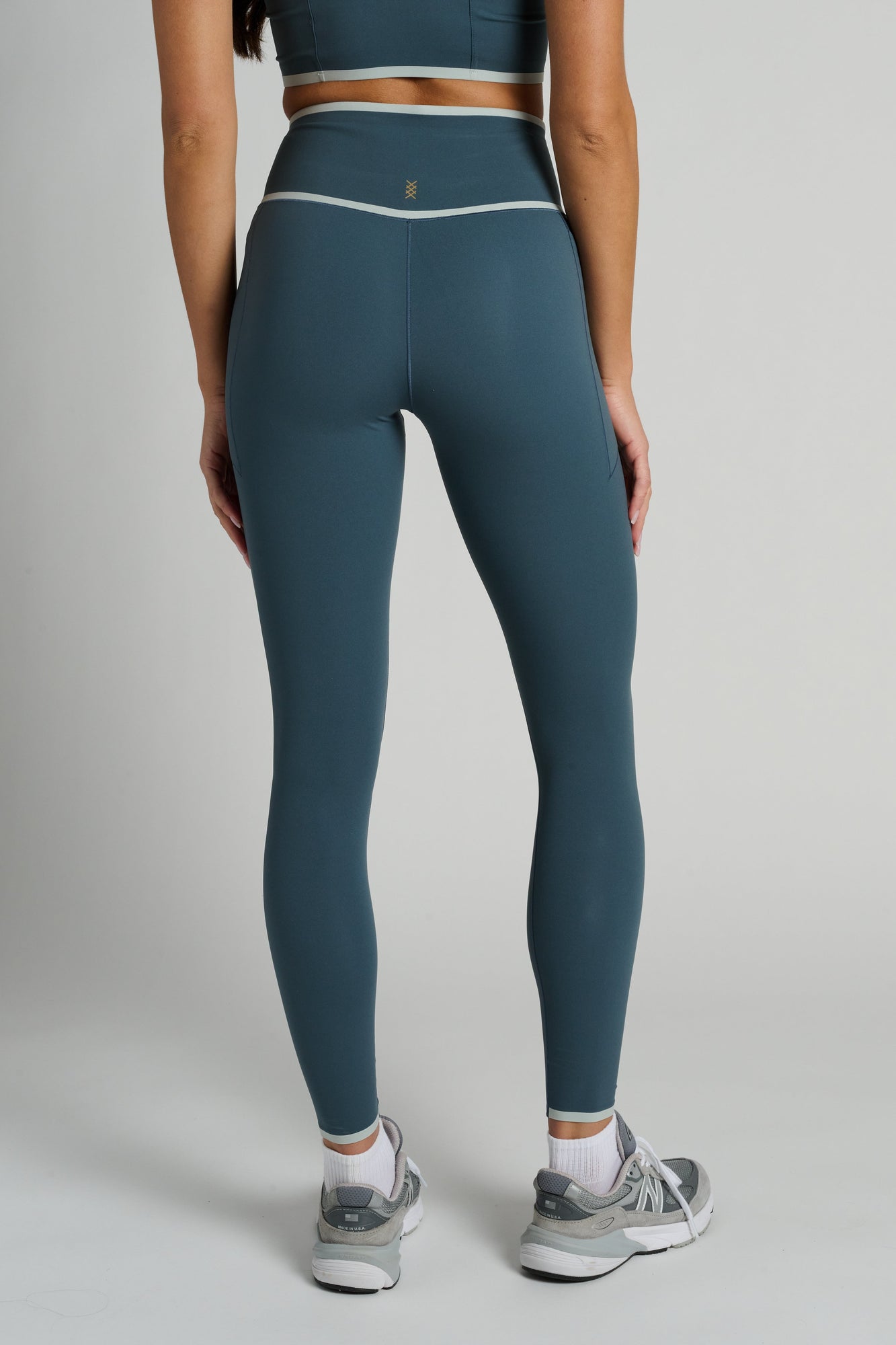 Rhone | Instinct Contrast Legging | Blue Granite