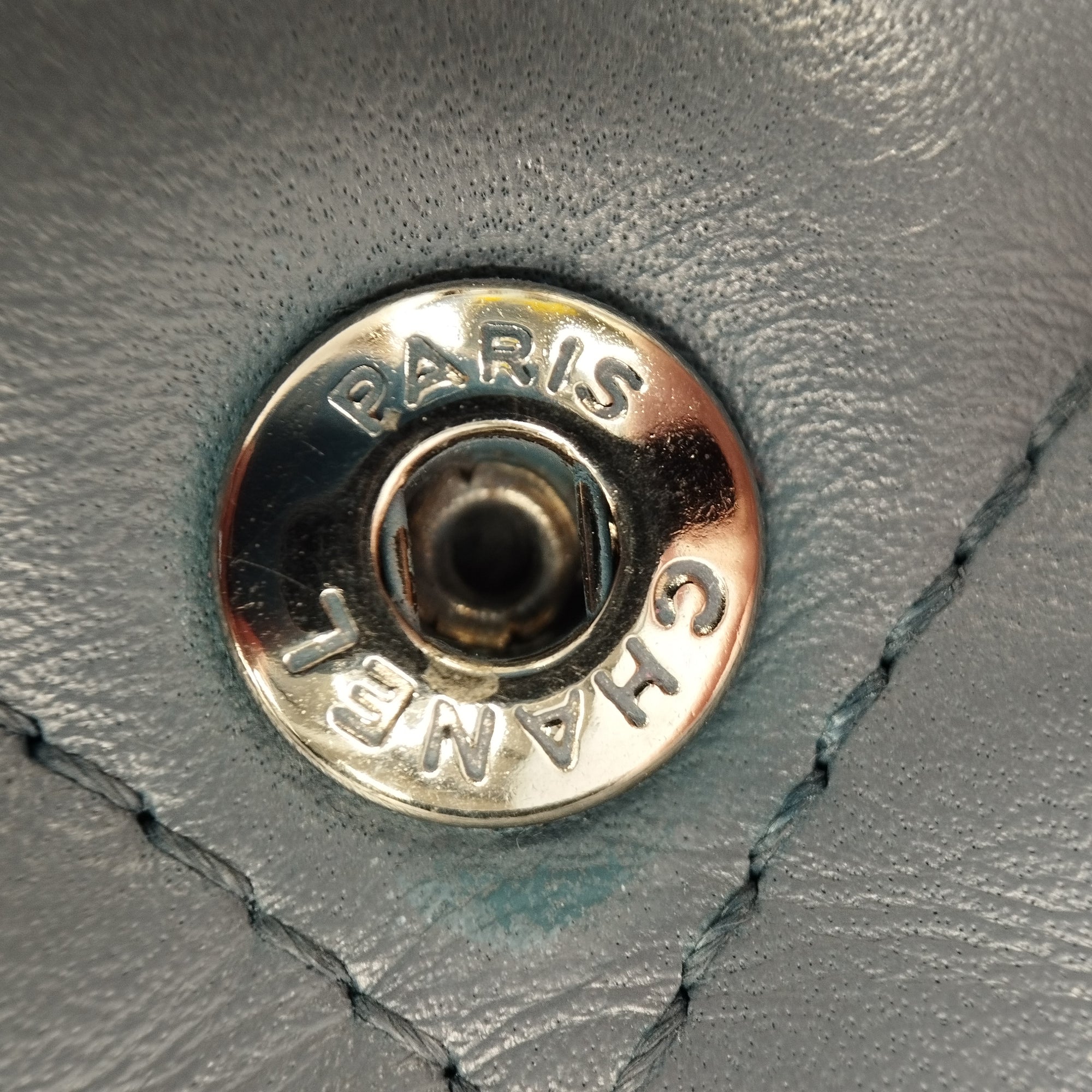 Chanel | Pre-Owned Jumbo Classic Lambskin Double Flap - I | Blue/Dark Blue