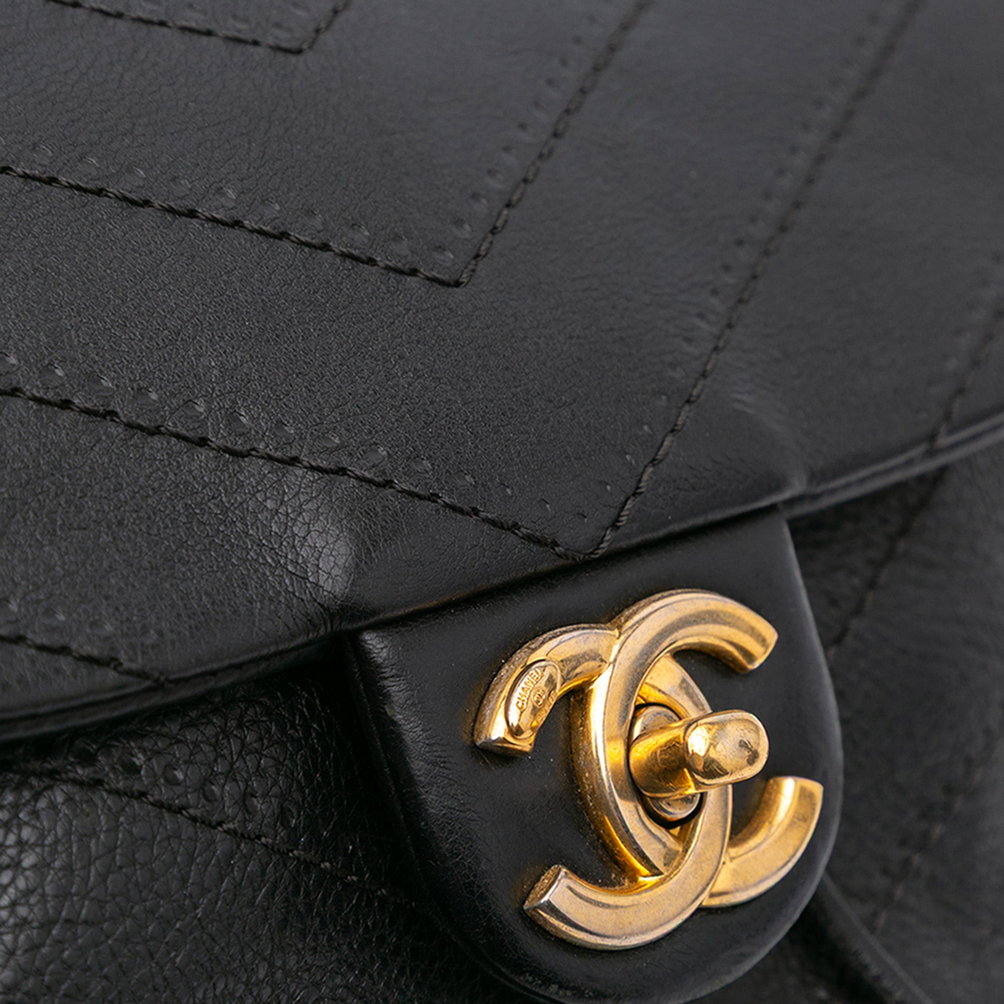 Chanel | Pre-Owned CC Chevron Lambskin Round Flap Satchel | Black