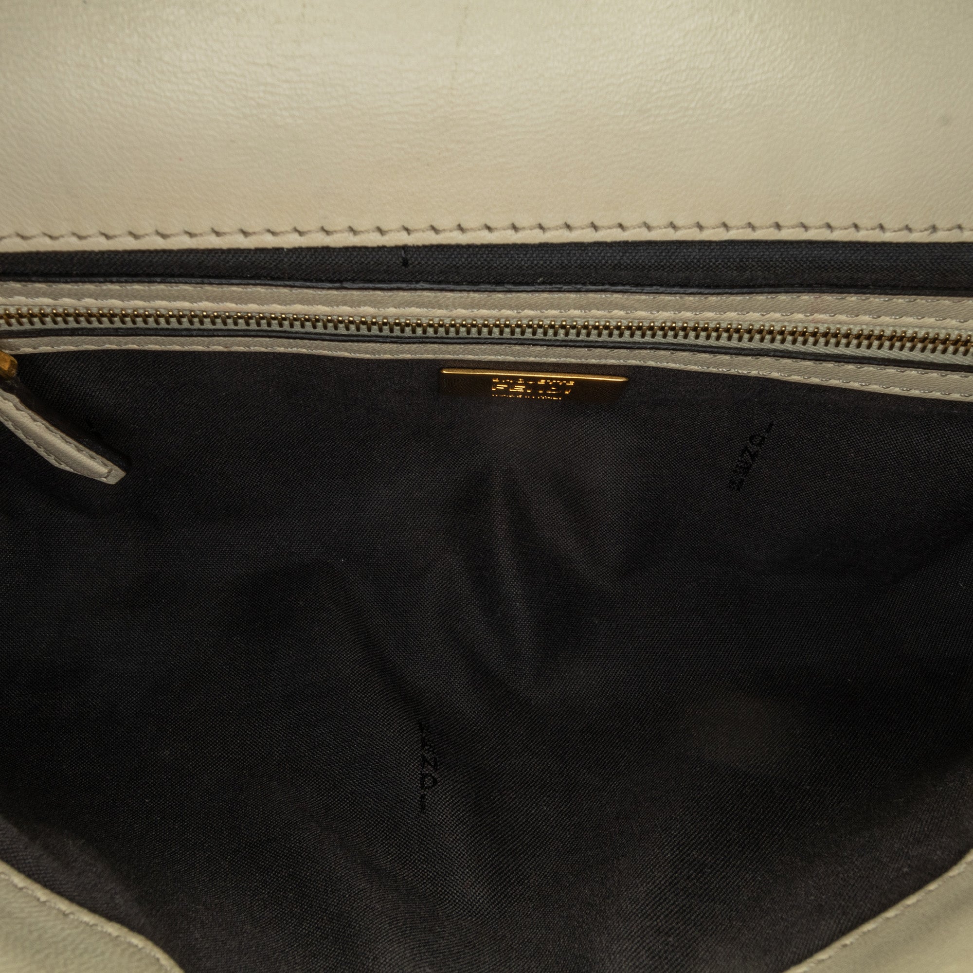 Fendi | Pre-Owned Bicolor Leather Chain Baguette | White