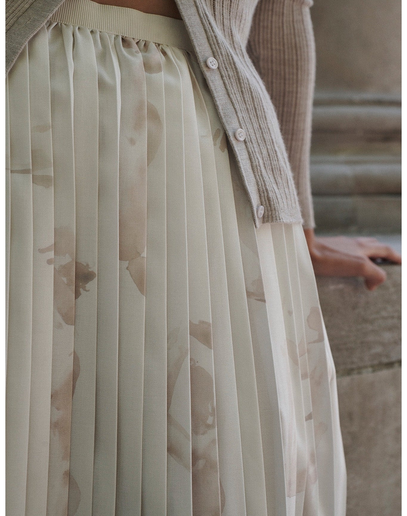 The Pleated Skirt with Painted Figures | Cream / Sepia