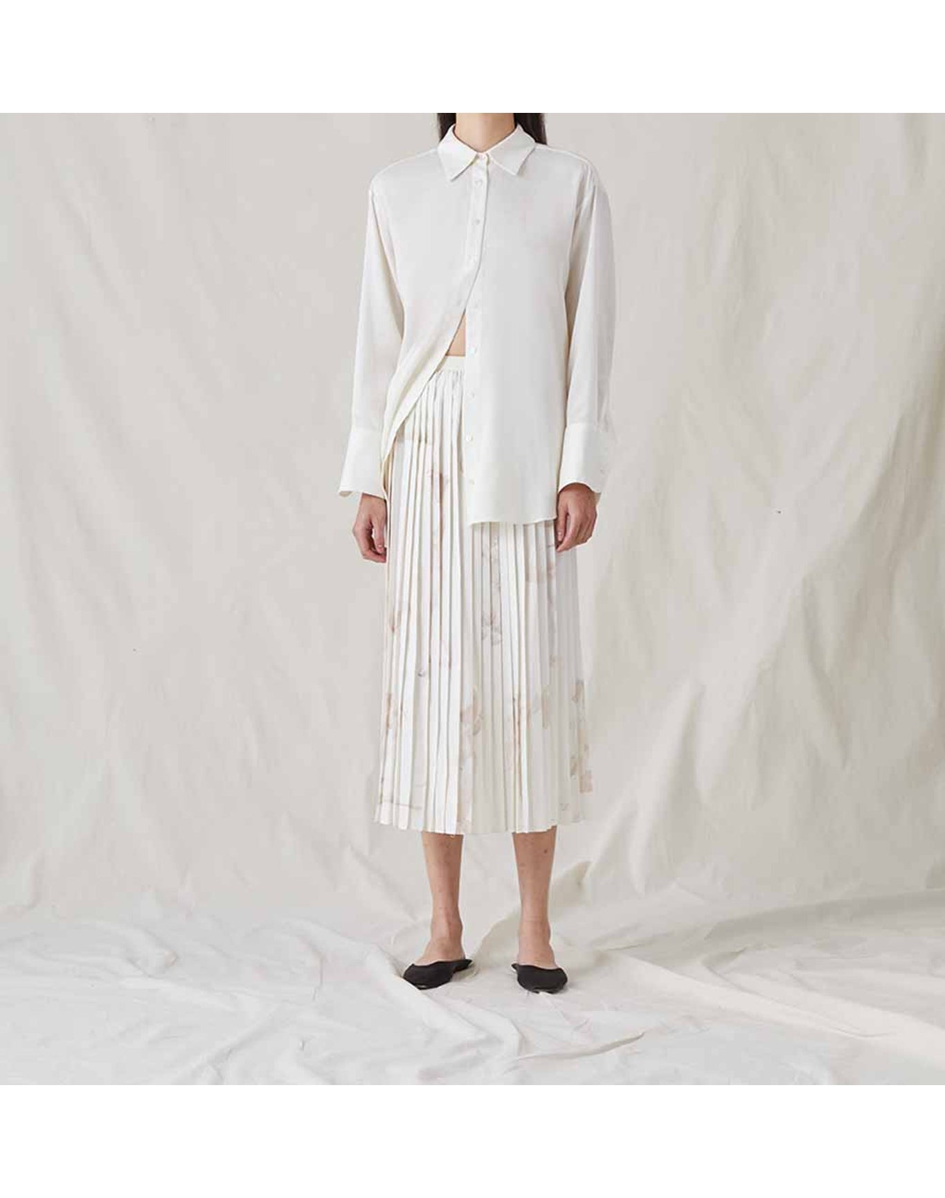 The Pleated Skirt with Painted Figures | Cream / Sepia