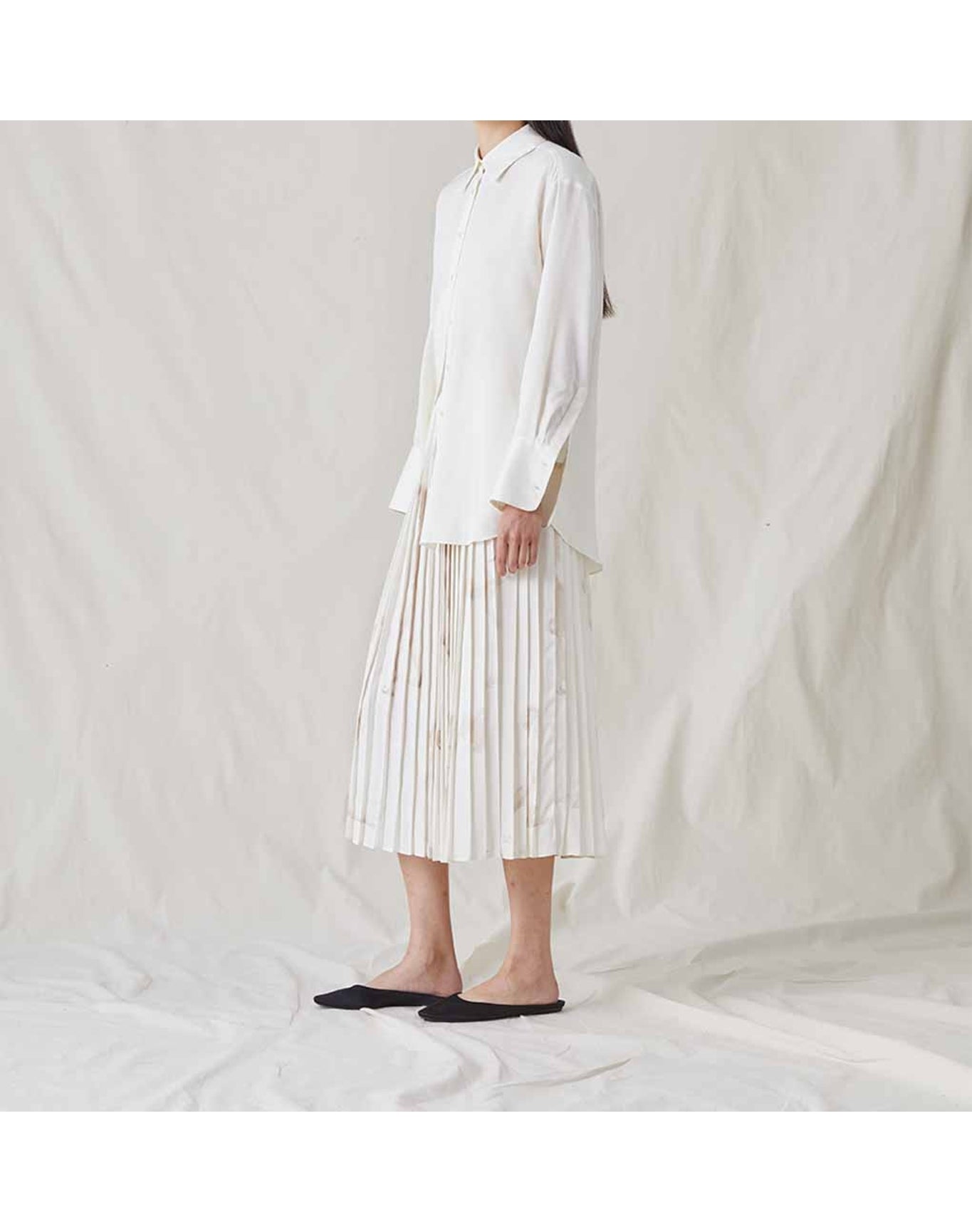 The Pleated Skirt with Painted Figures | Cream / Sepia