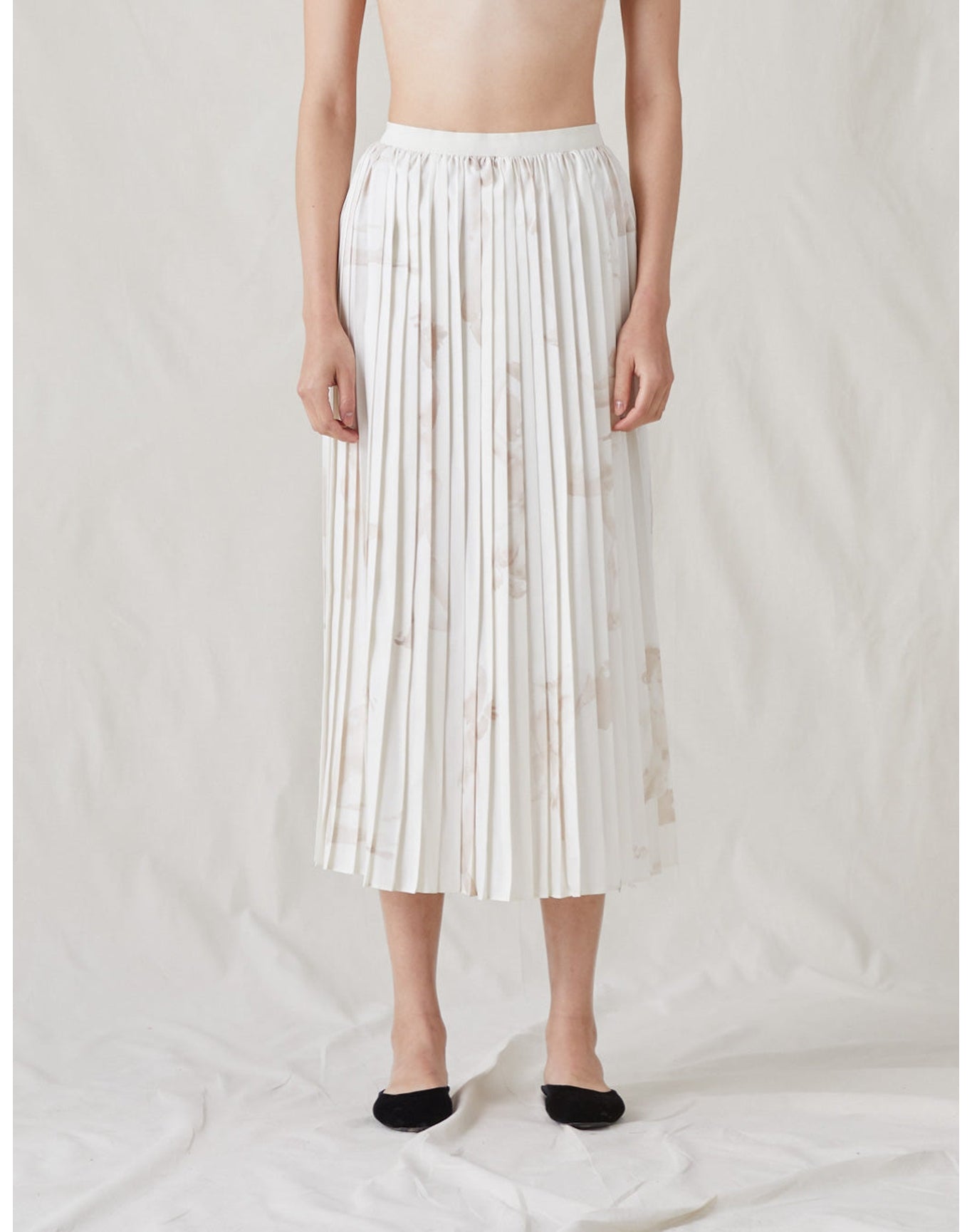 The Pleated Skirt with Painted Figures | Cream / Sepia