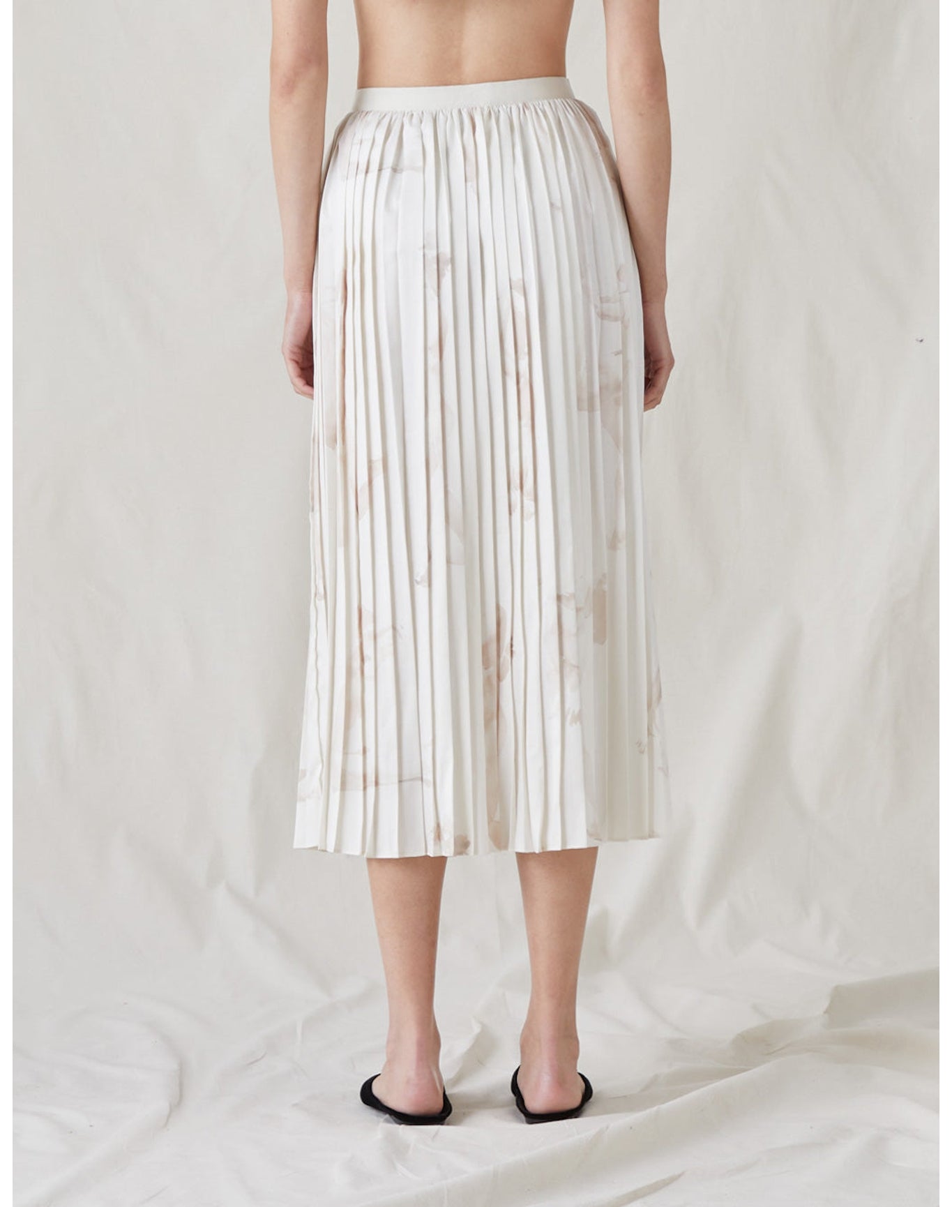 The Pleated Skirt with Painted Figures | Cream / Sepia