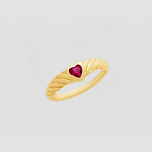The Ruby Juna Heart Ring | Gold