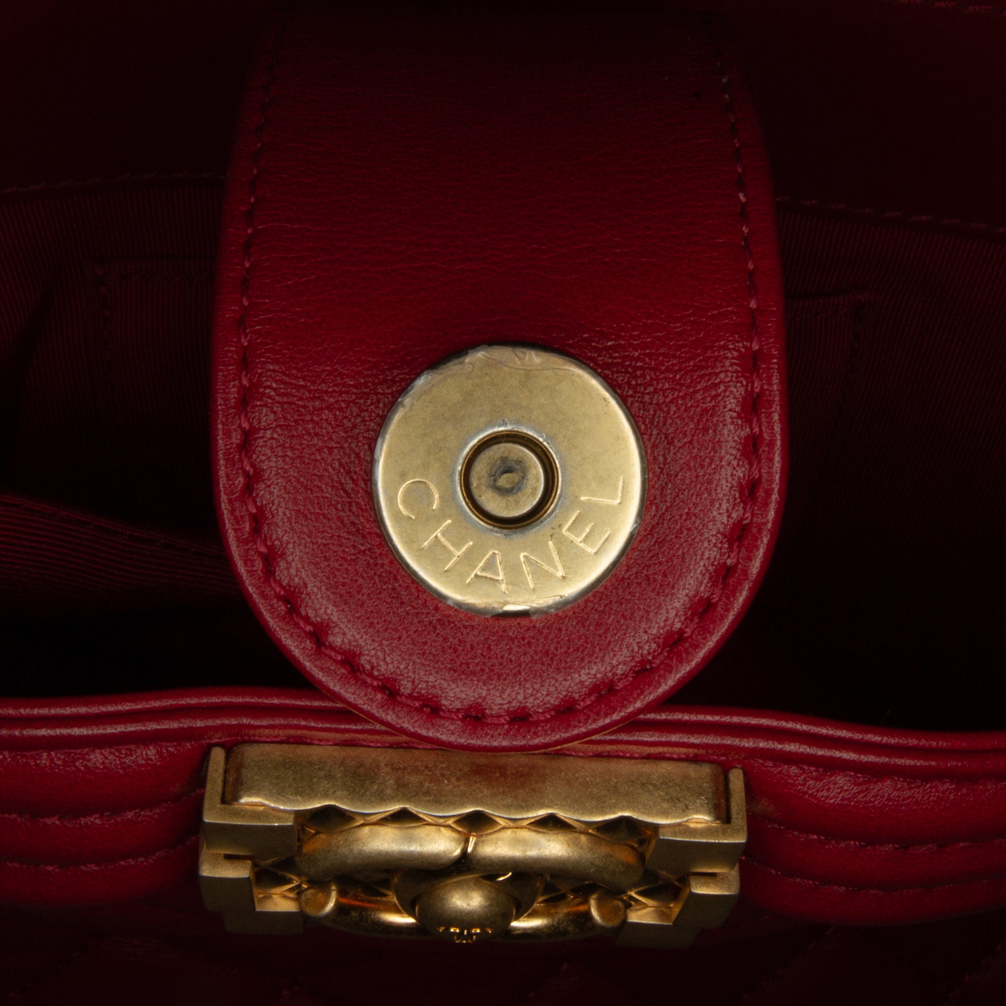 Chanel | Pre-Owned Calfskin Boy Bucket Bag | Red