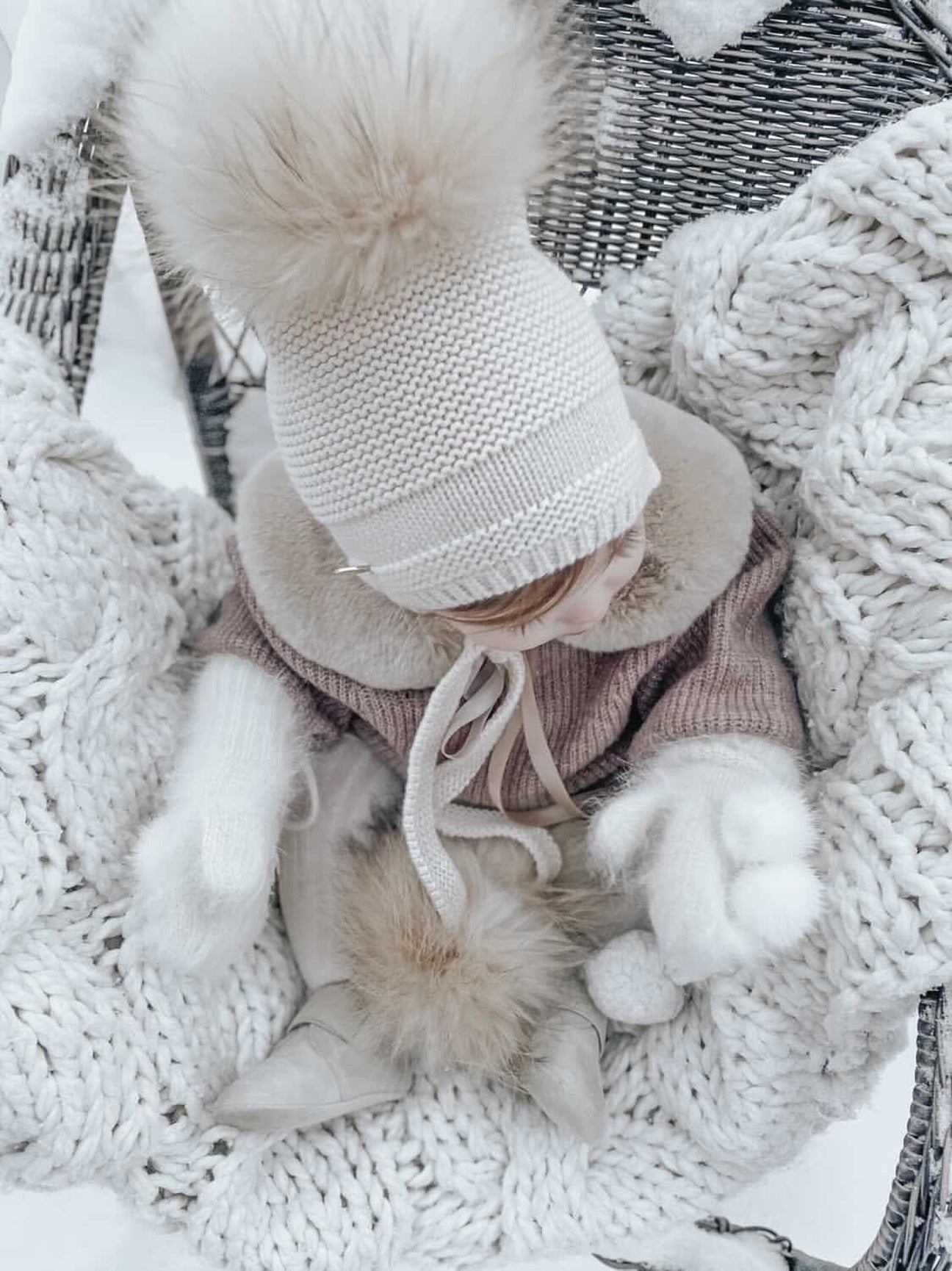Unisex | Pasha Three Pom Hat Cream Poms | Beige