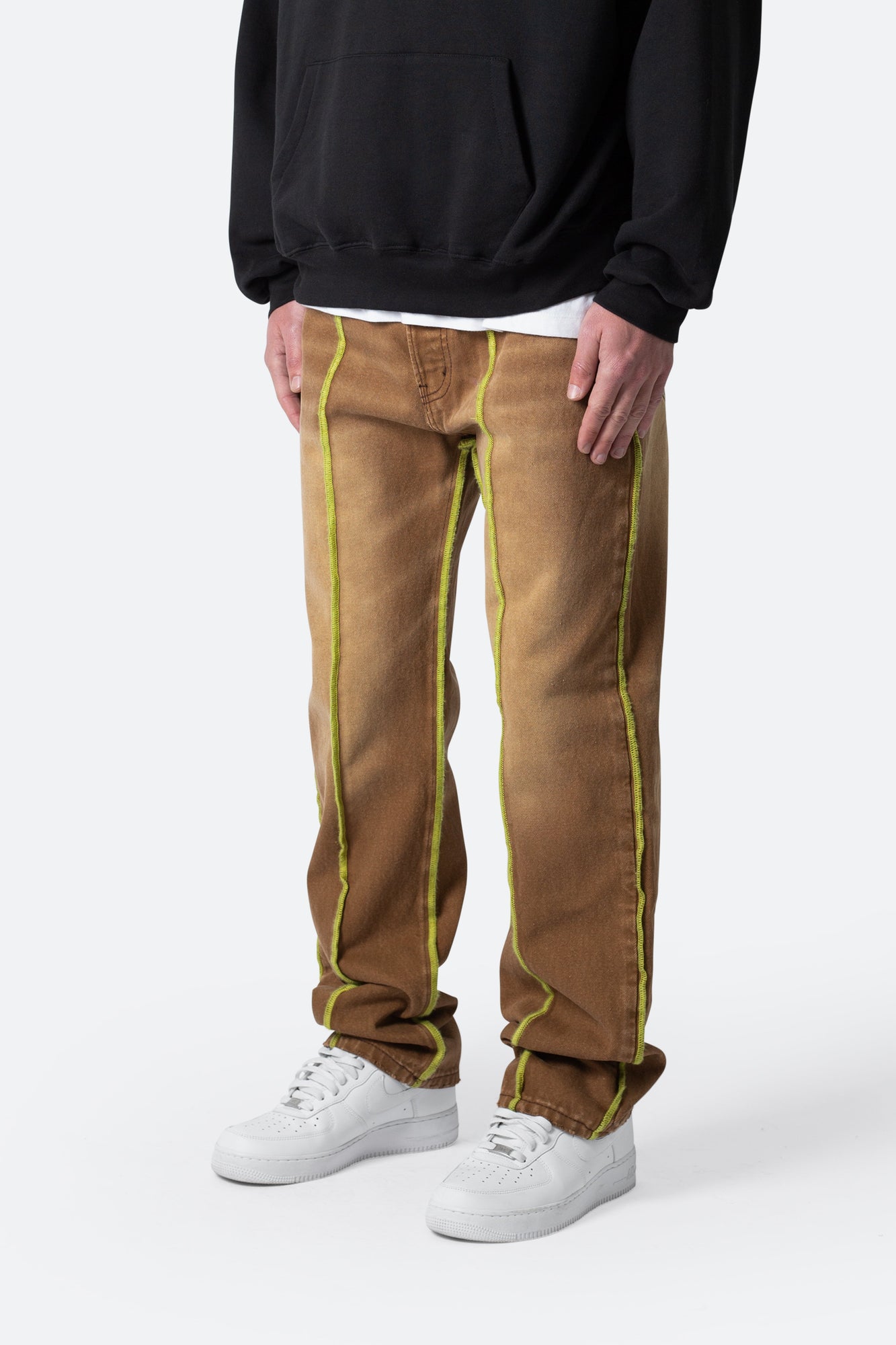 V592 Serged Baggy Denim | Brown