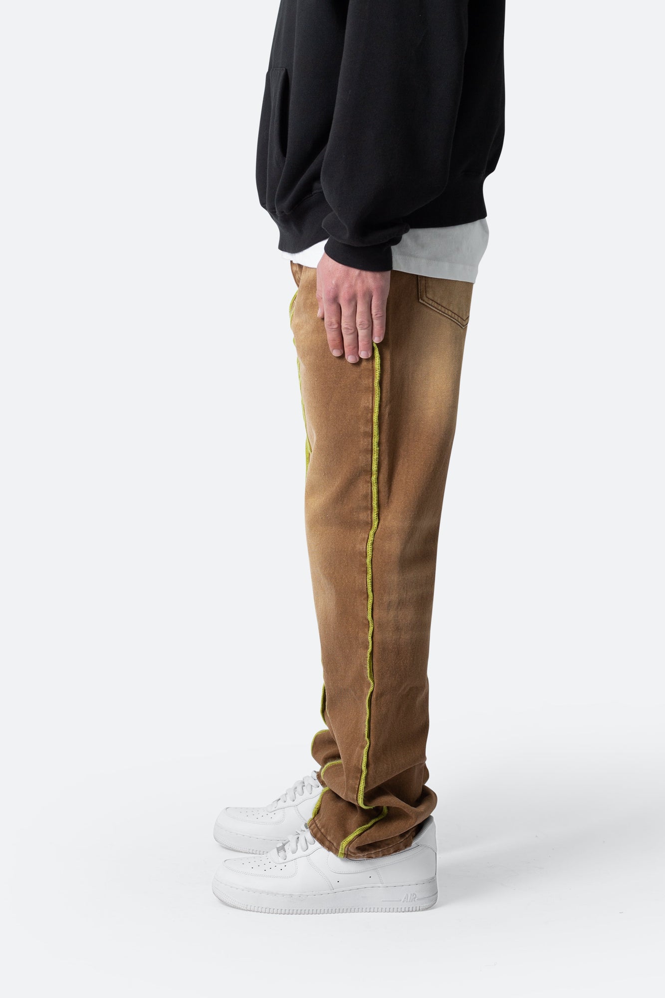 V592 Serged Baggy Denim | Brown