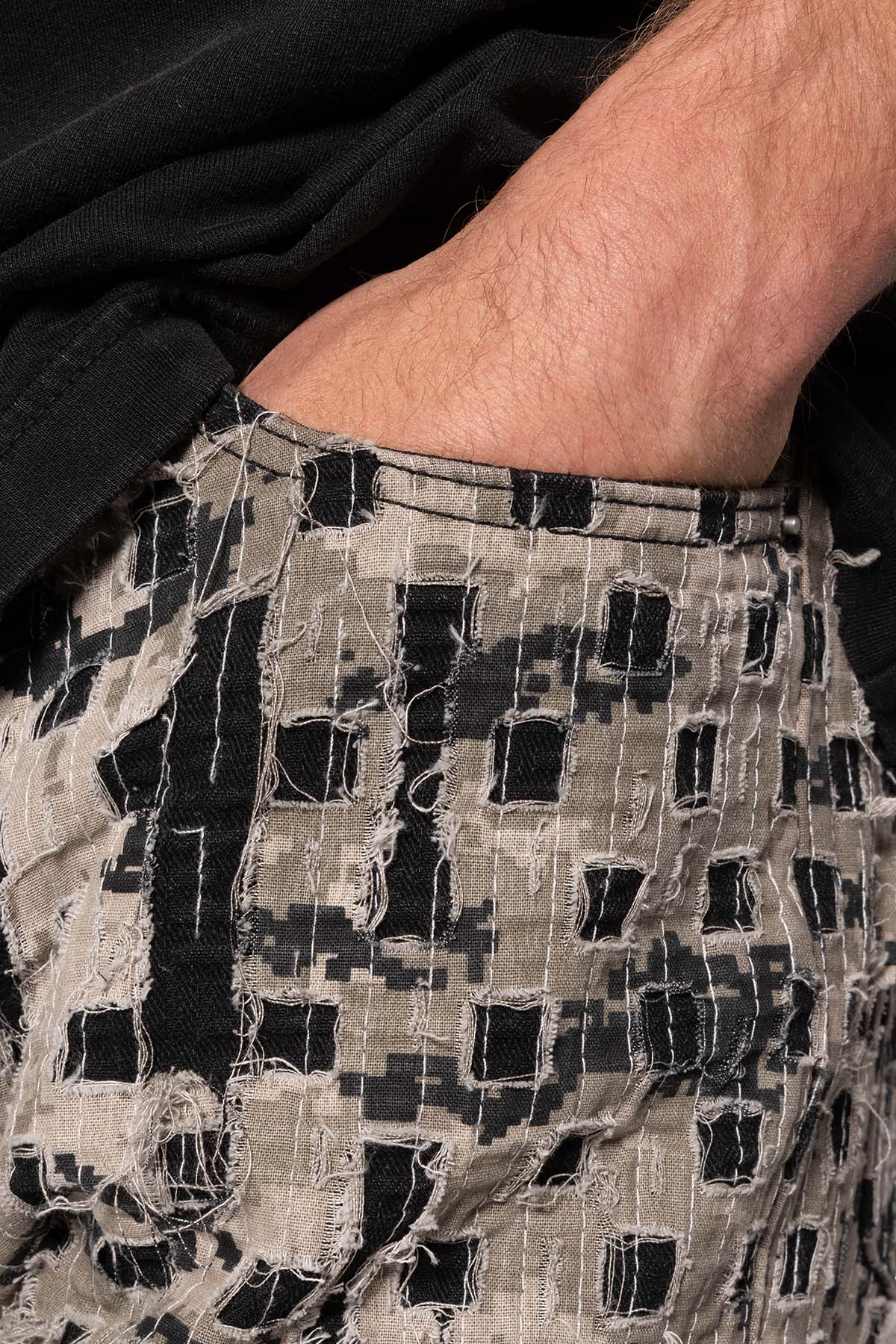 V646 Spotted Camo Cargo Denim | Multi
