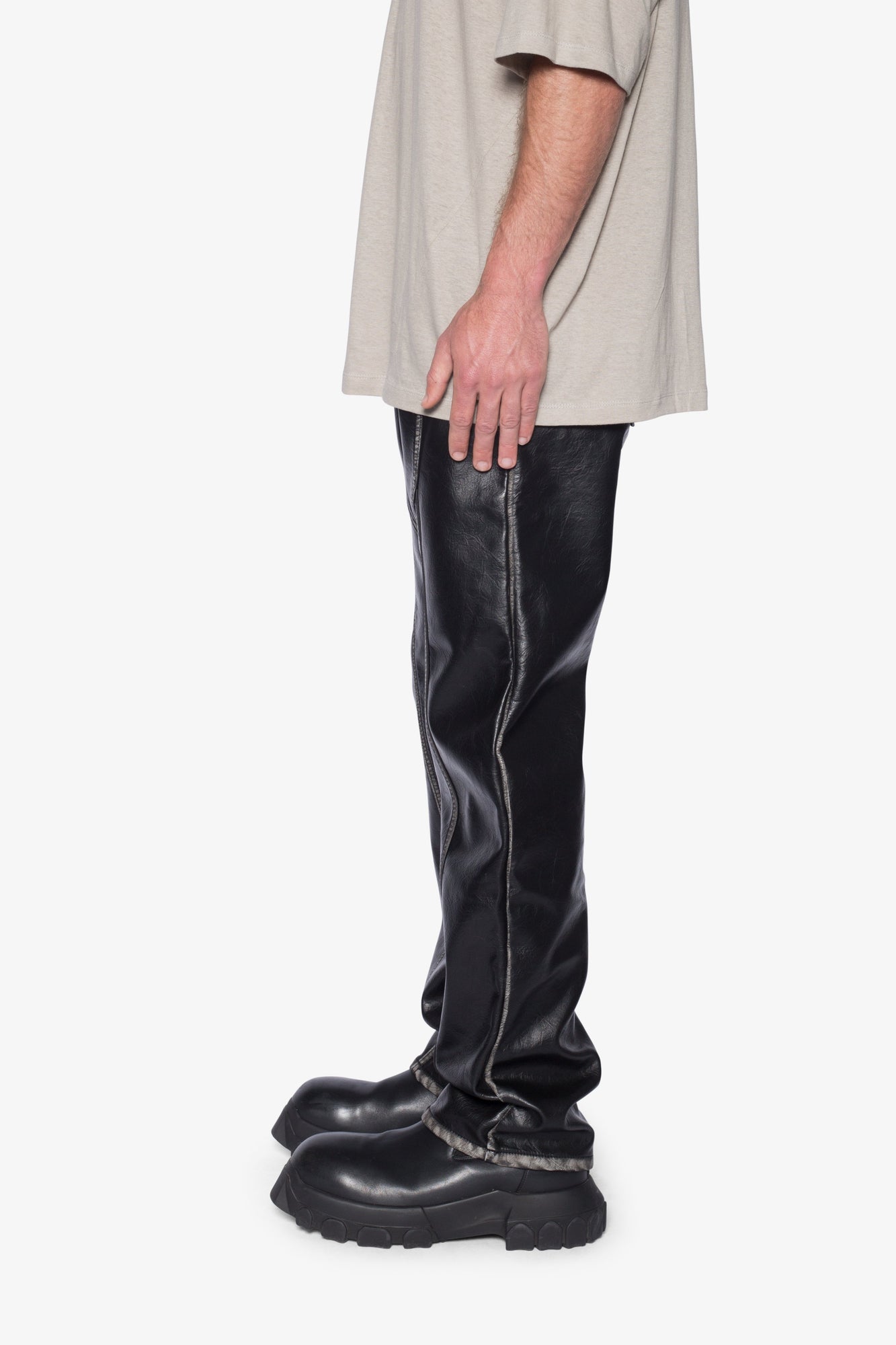V687 Baggy Antique West Pants | Black
