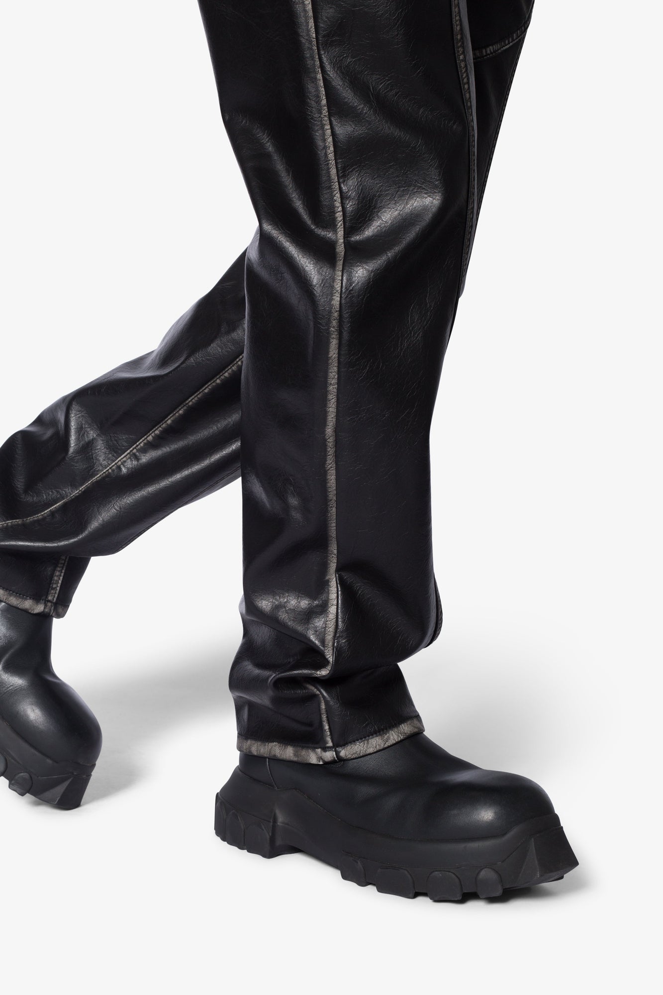 V687 Baggy Antique West Pants | Black