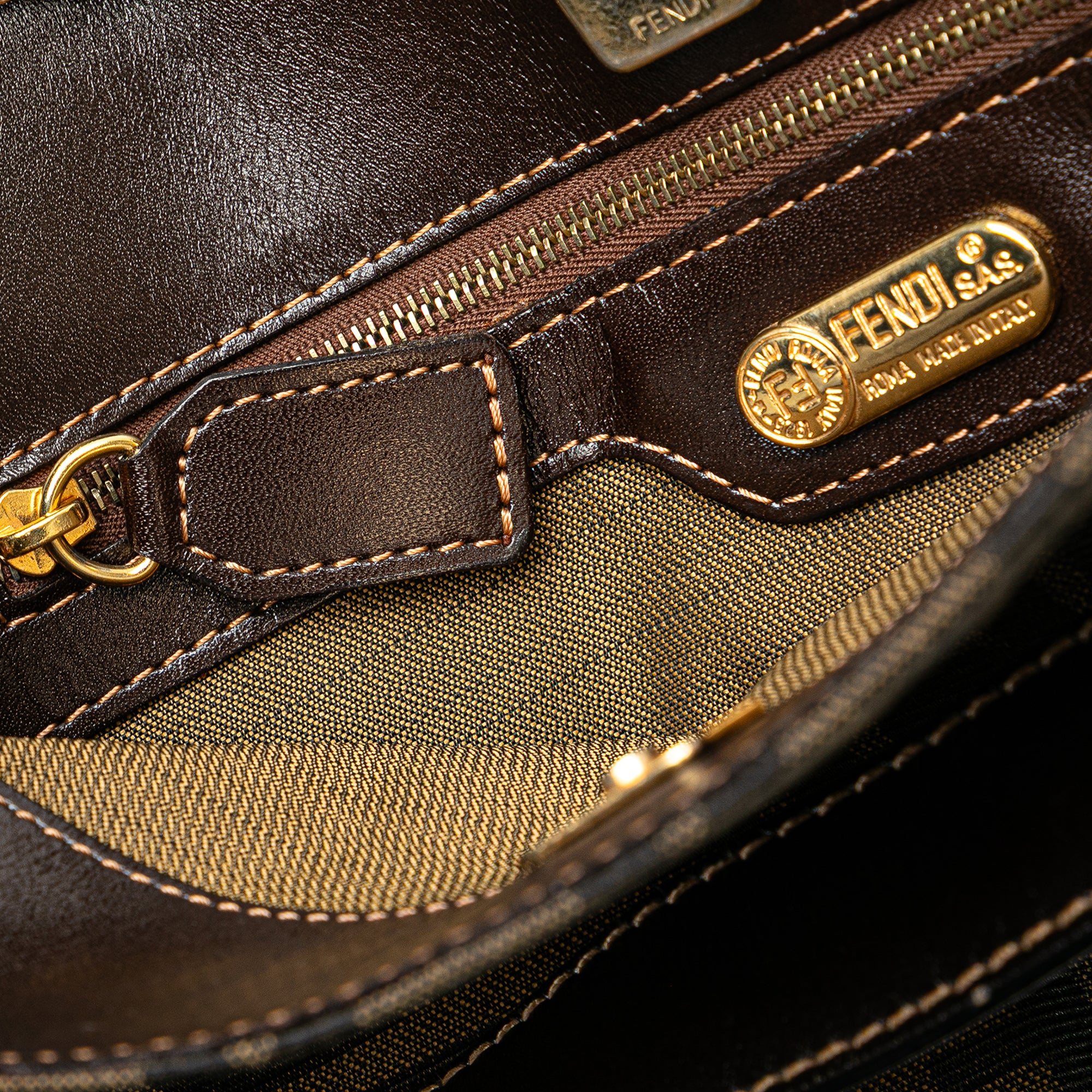 Fendi | Pre-Owned Zucca Canvas Shoulder Bag - I | Brown