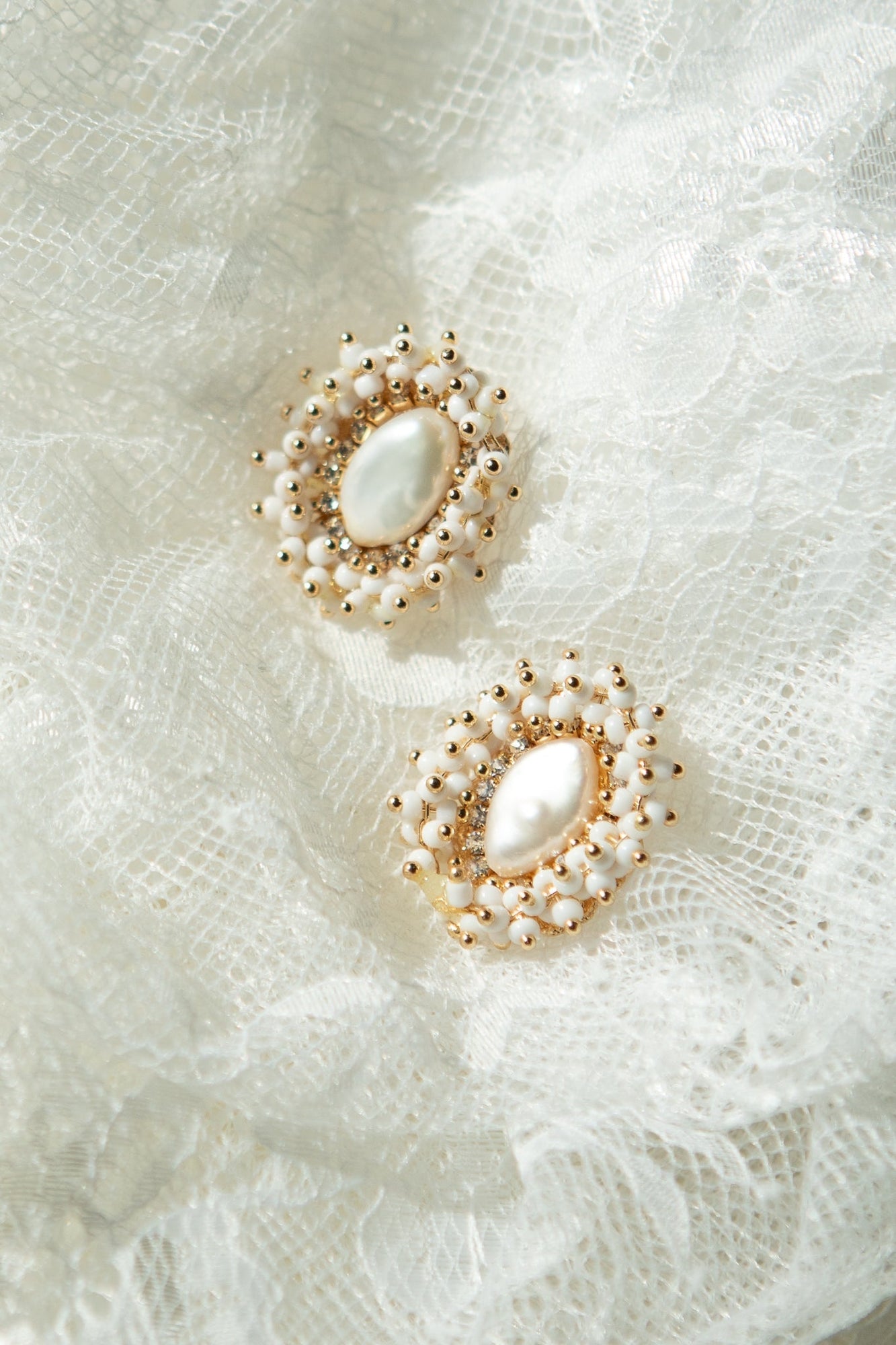 Women | Oval Ball Frame Earrings | Gold