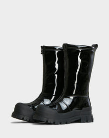 The KRISTAL HI - 8222510 BLACK winter boots by Rudsak feature a shiny black high-gloss finish, chunky grip soles, and front zippers, displayed side by side on a plain light background.