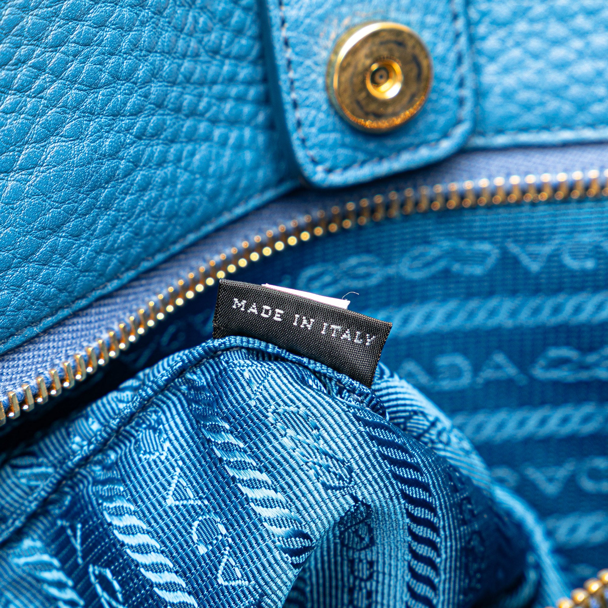 Prada | Pre-Owned Vitello Daino Canapa Open Convertible Tote | Blue