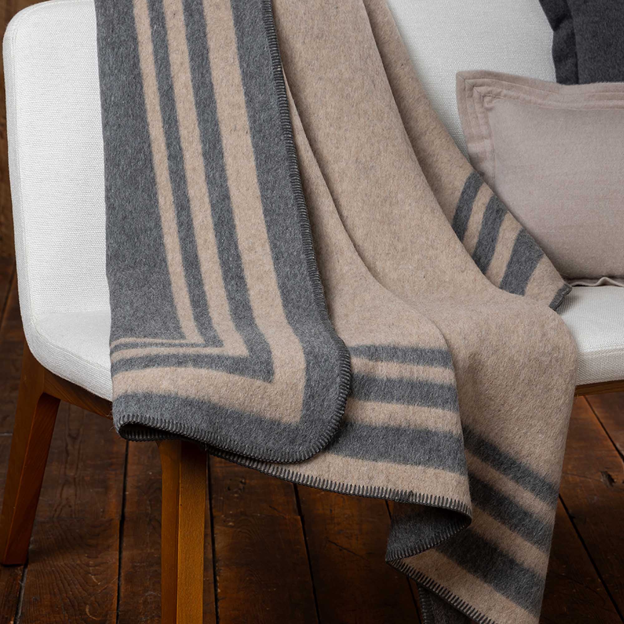 Montauk Throw | Light Taupe / Grey