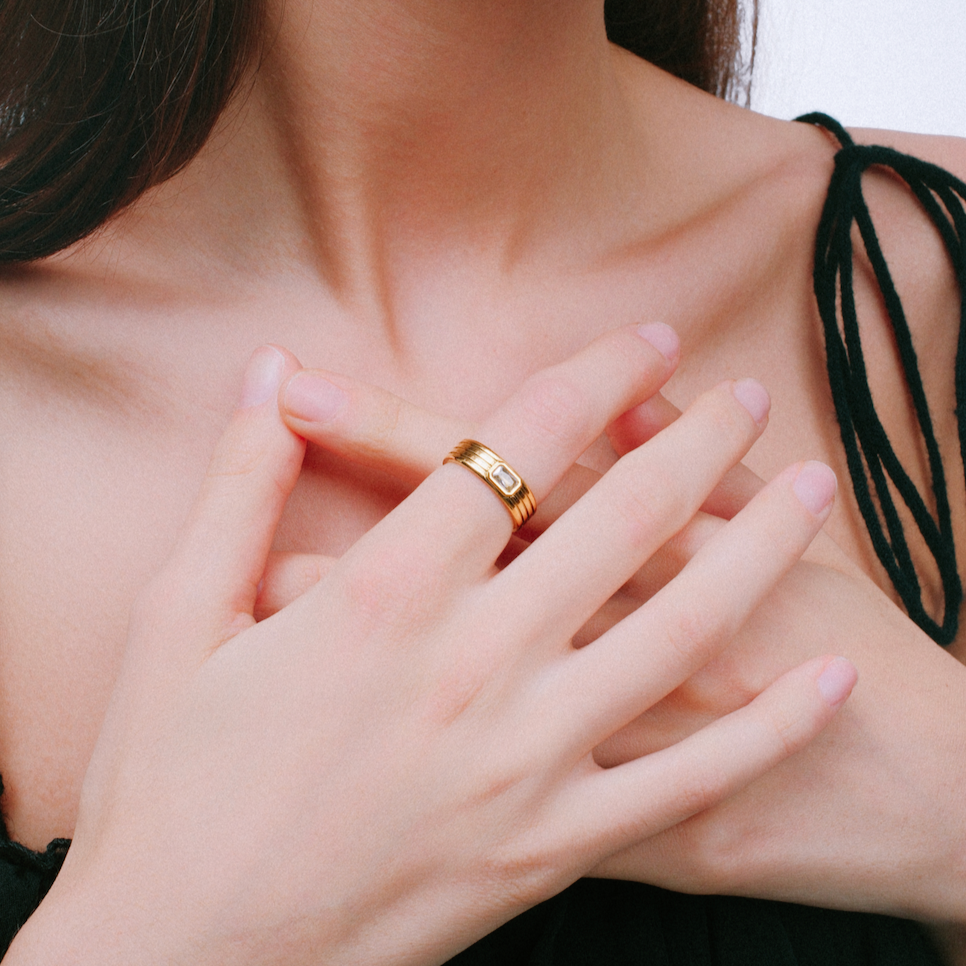 THE FLUTED SIGNET RING - The M Jewelers