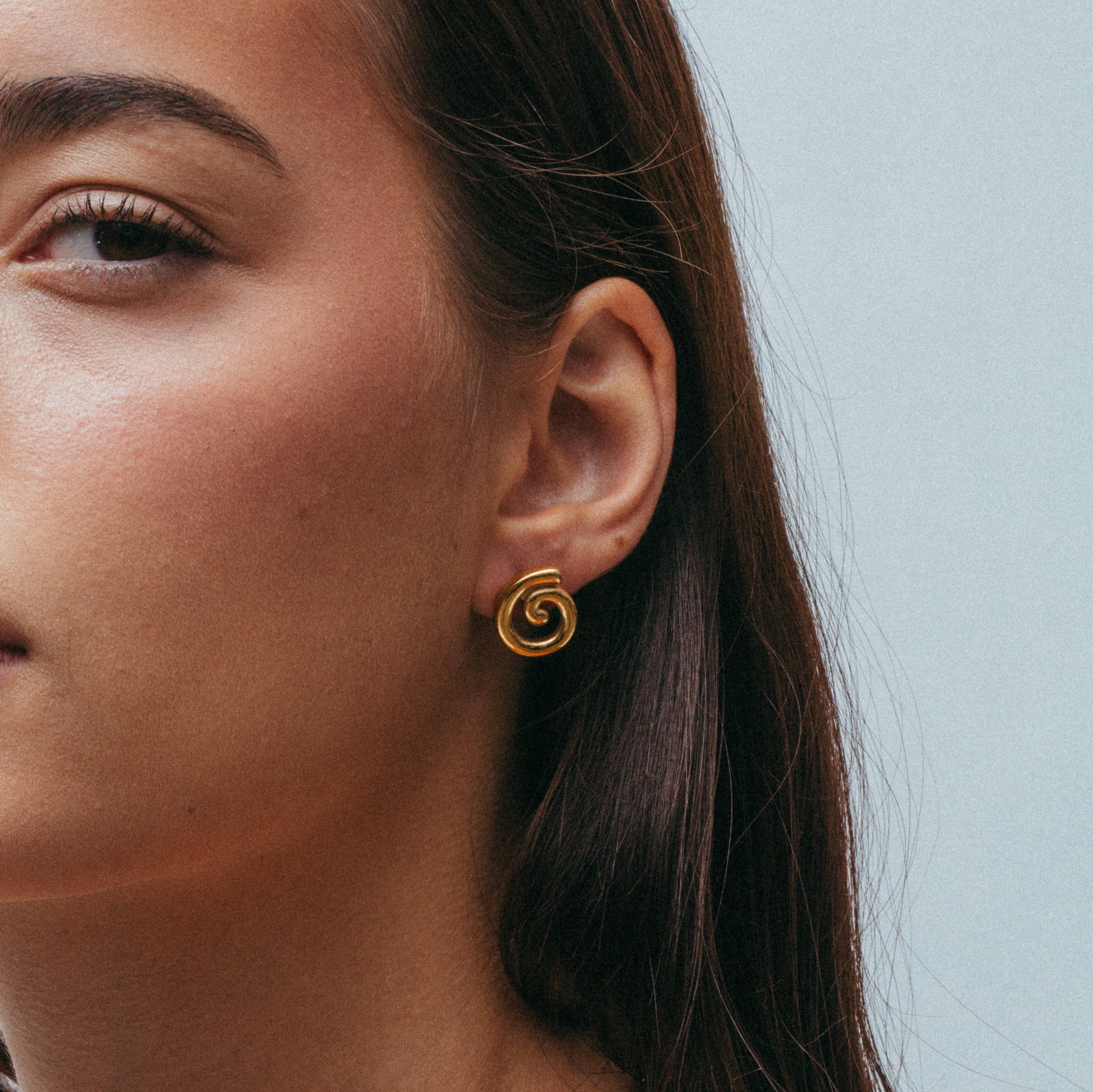 THE ISLA SPIRAL STUD EARRINGS - The M Jewelers