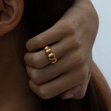 THE AMALIA RING - The M Jewelers
