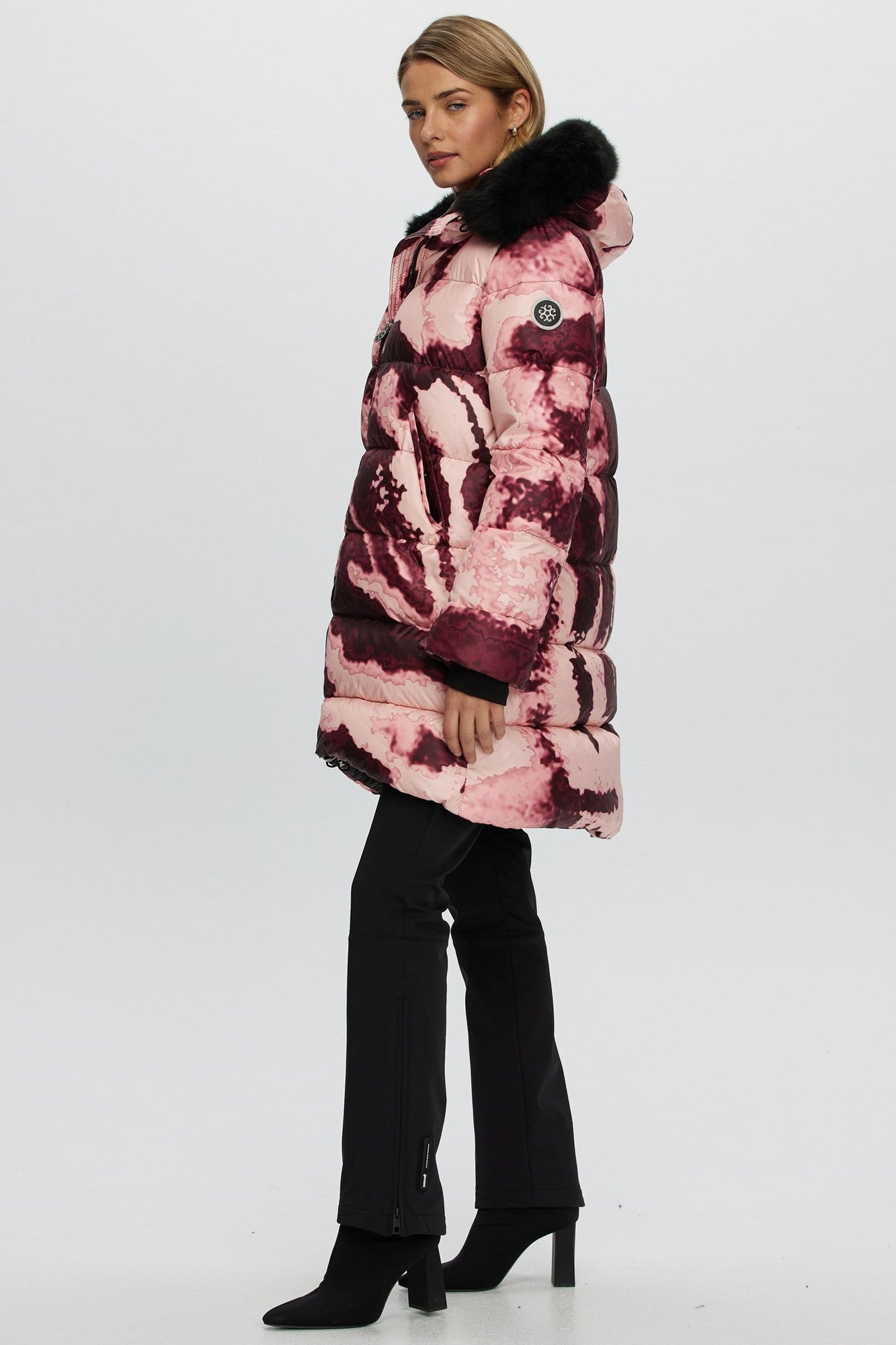 Après-Ski Jacket With Detachable Toscana Shearling Lamb Hood Trim | Women | Burgundy Abstract x Black (V2)