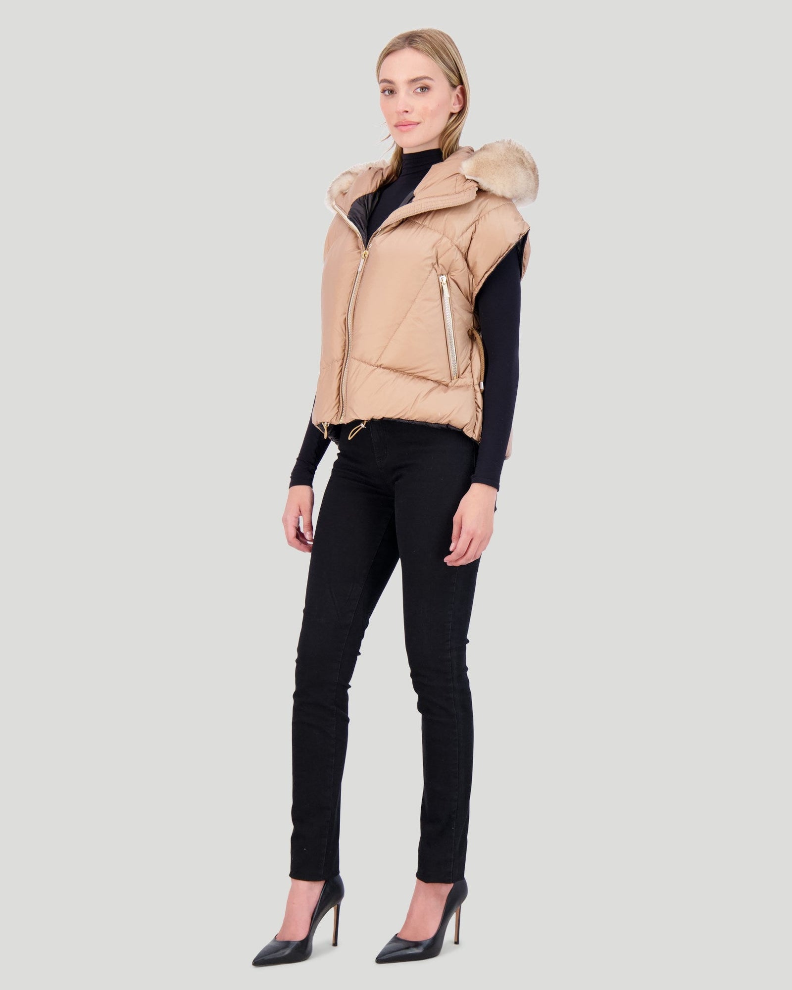 Après-Ski Vest With Detachable Toscana Shearling Lamb Hood Trim | Women | Camel x Whiskey