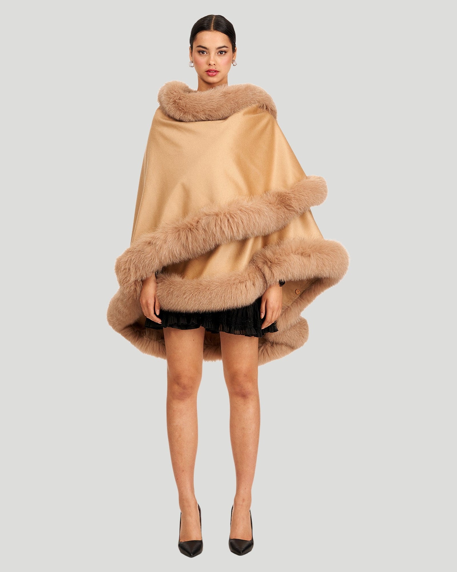 Cashmere Cape With Fox Trim | Women | Light Camel