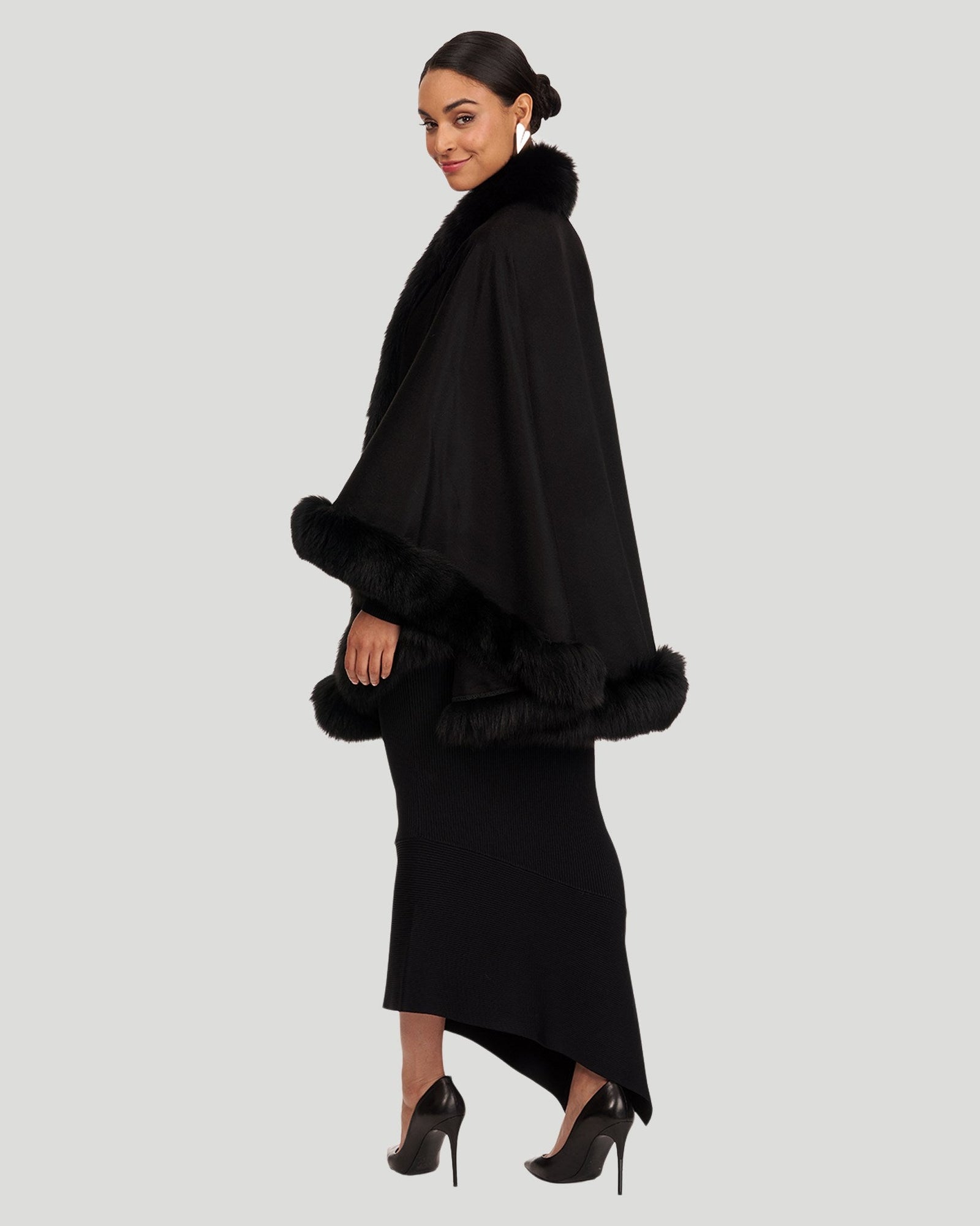 Cashmere Cape With Fox Trim | Women | Black