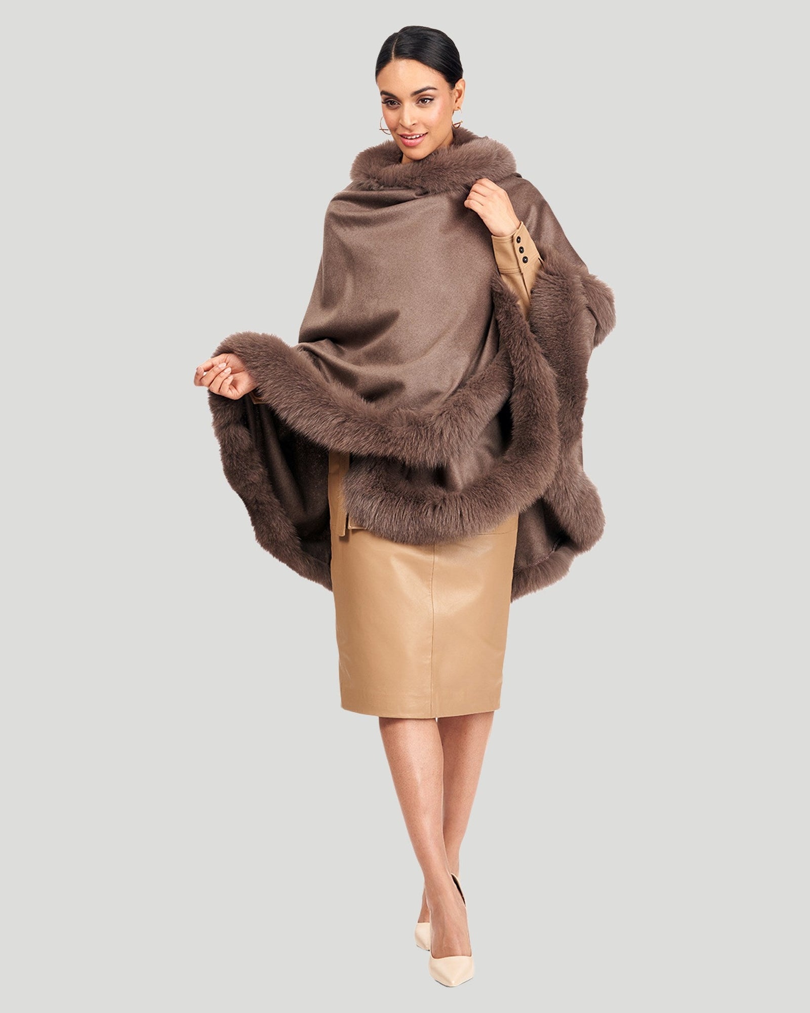 Cashmere Cape With Fox Trim | Women | Khaki Taupe