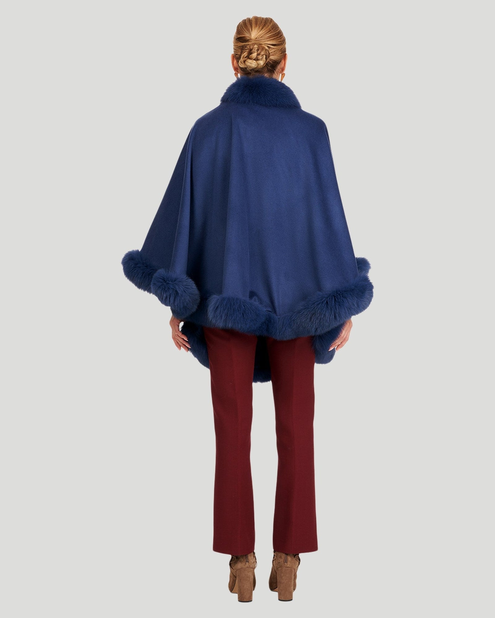 Cashmere Caplet With Fox Trim | Women | Dark Blue