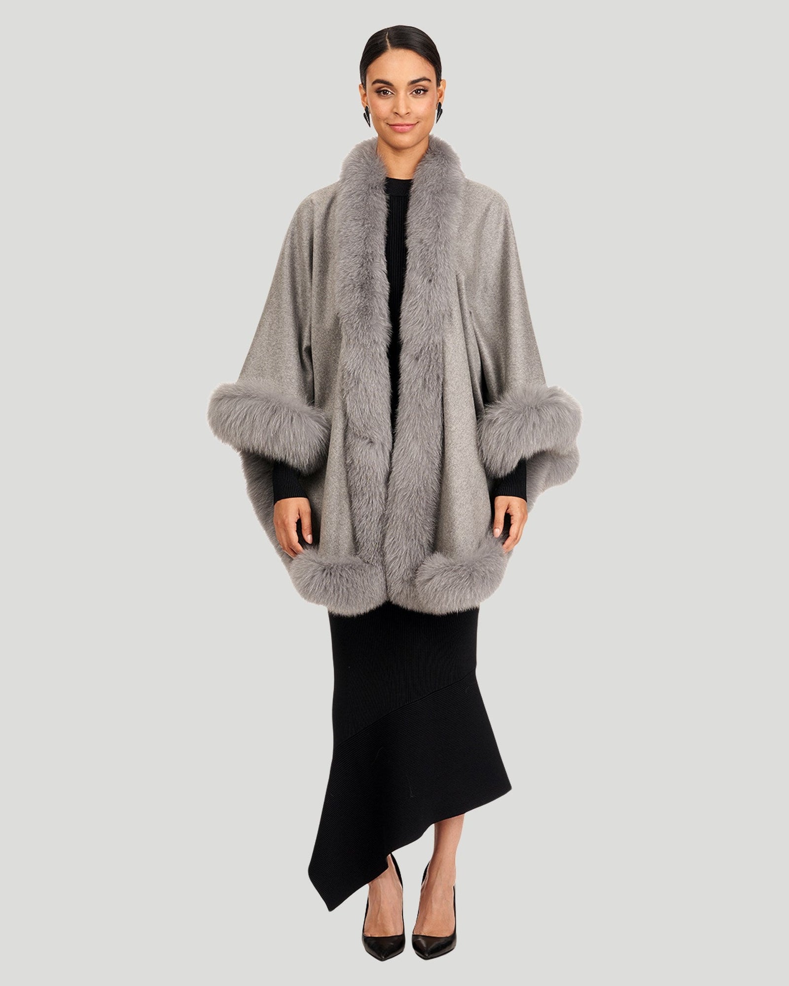 Cashmere Caplet With Fox Trim | Women | Light Gray