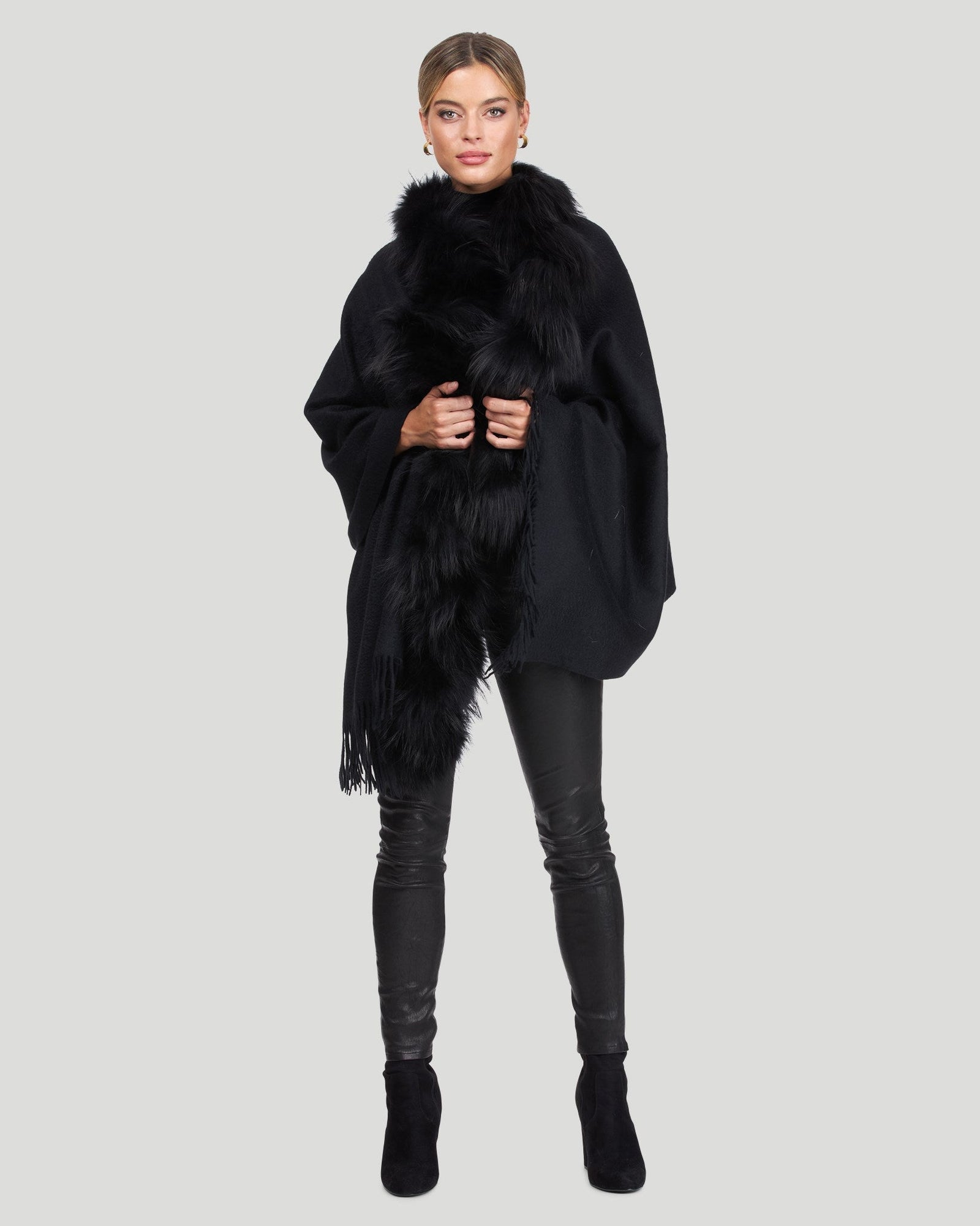 Cashmere Stole With Silver Fox And Cashmere Fringes | Women | Black